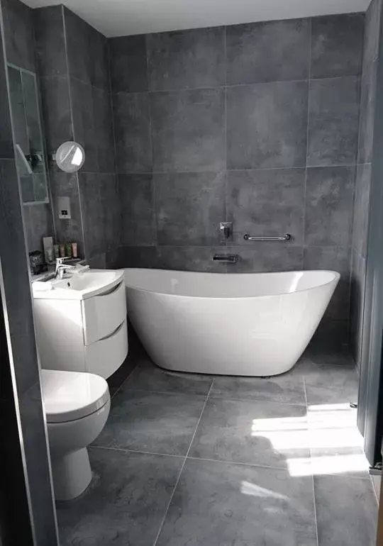 Bathroom in Menlo Park Hotel