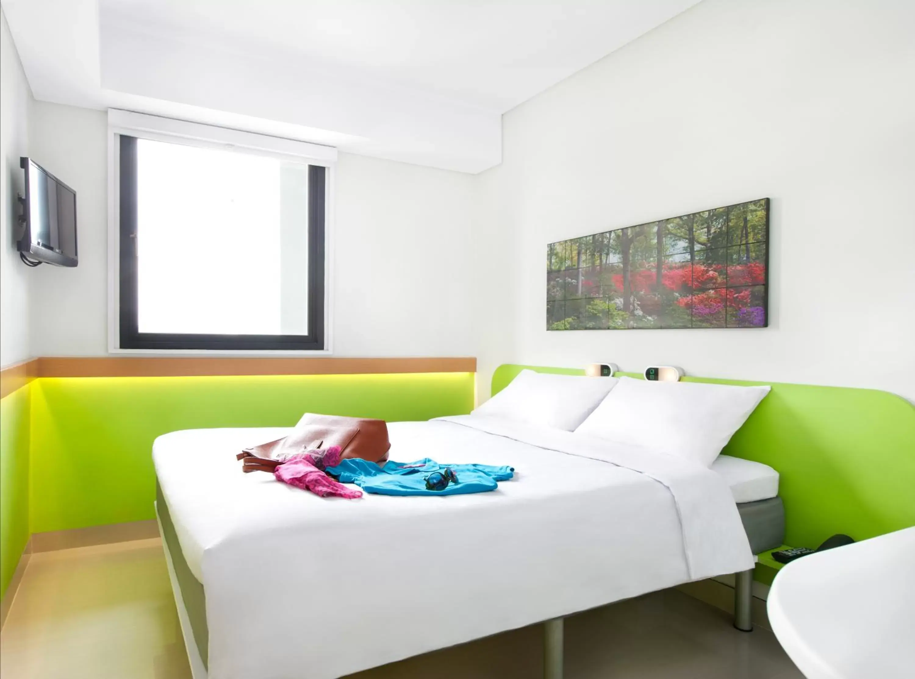 Bedroom, Bed in Ibis Budget Jakarta Daan Mogot