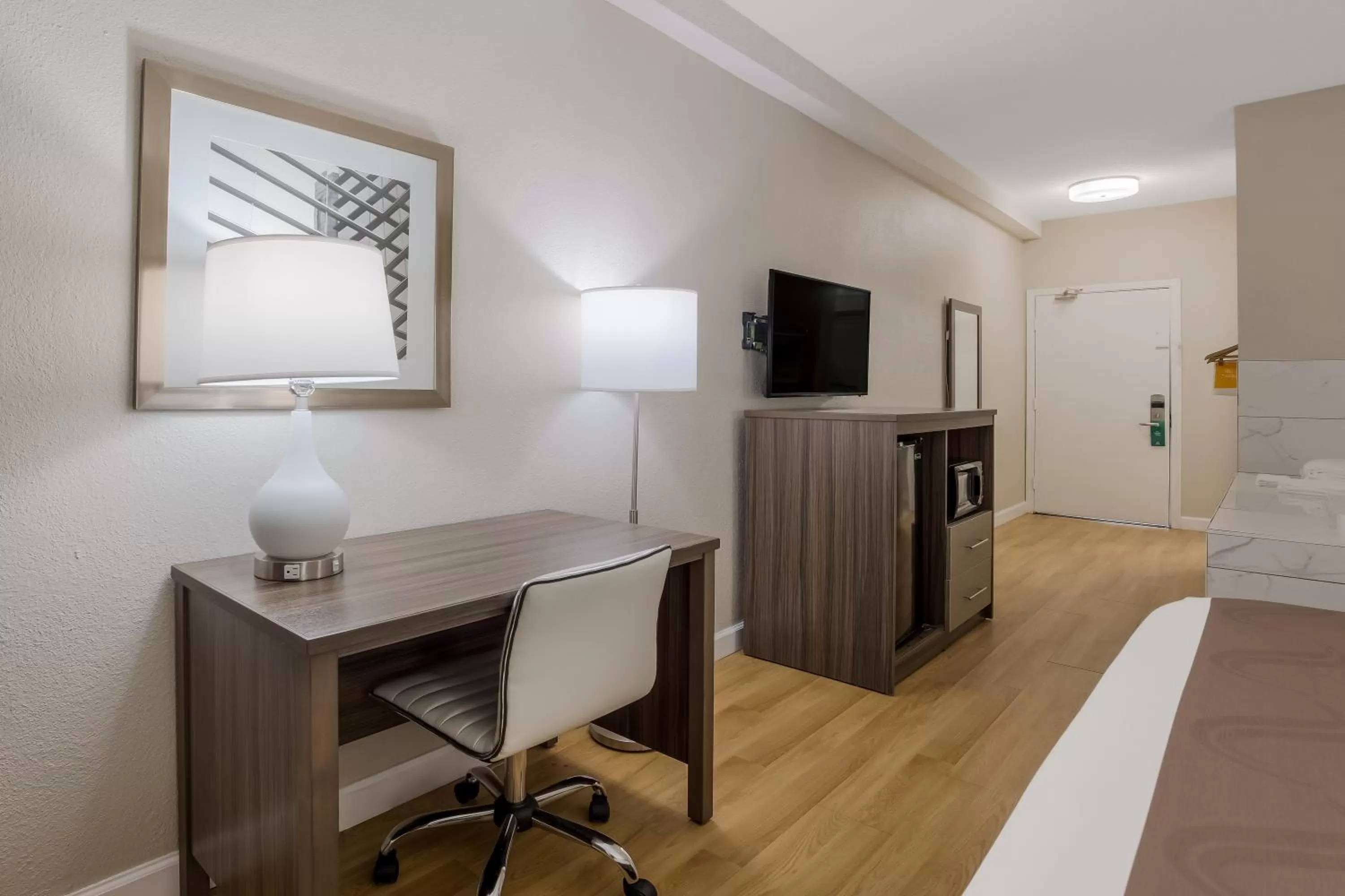 TV and multimedia, Bed in Quality Inn Moultrie