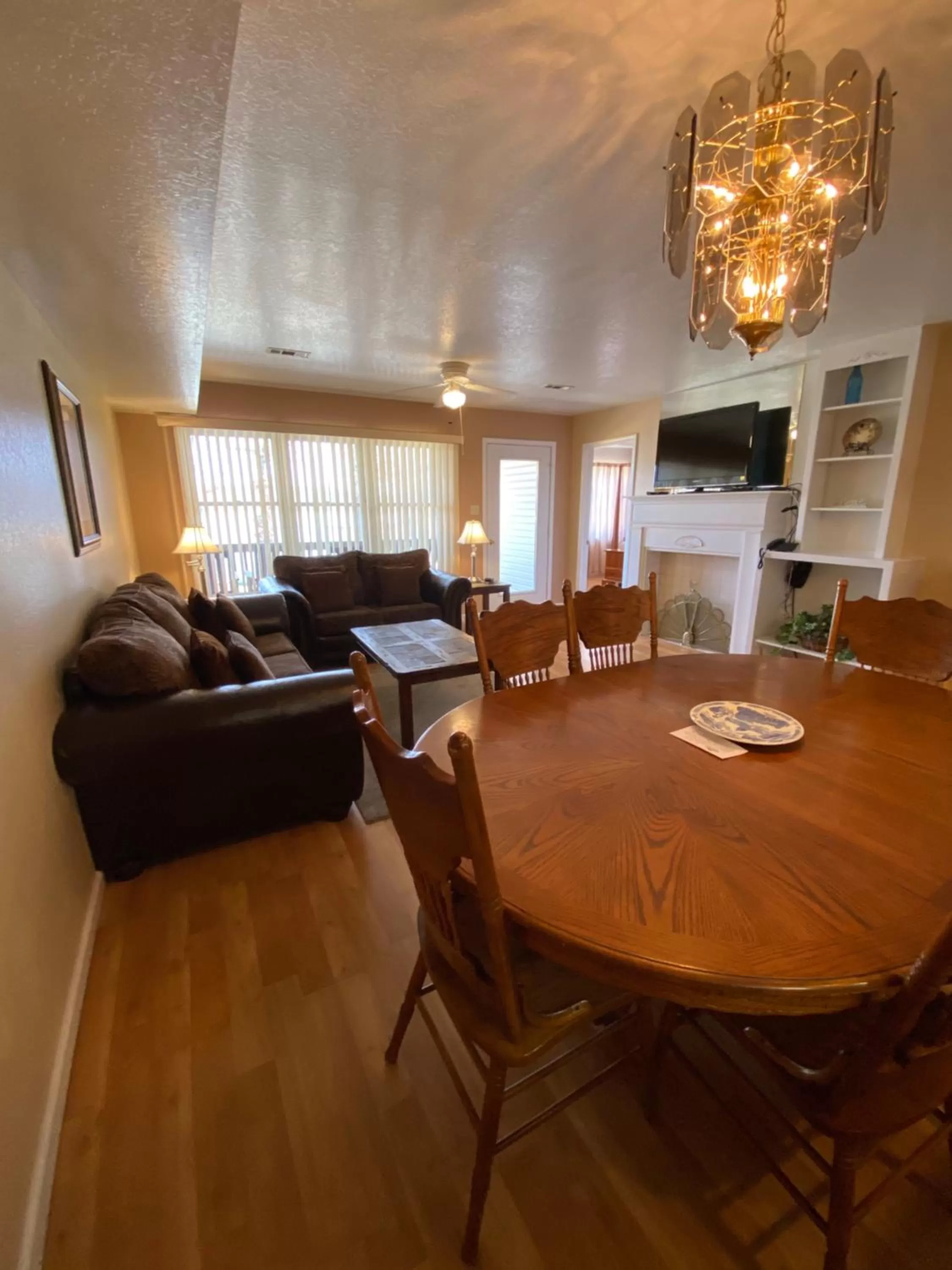 Living room in Crown Lake Resort & RV