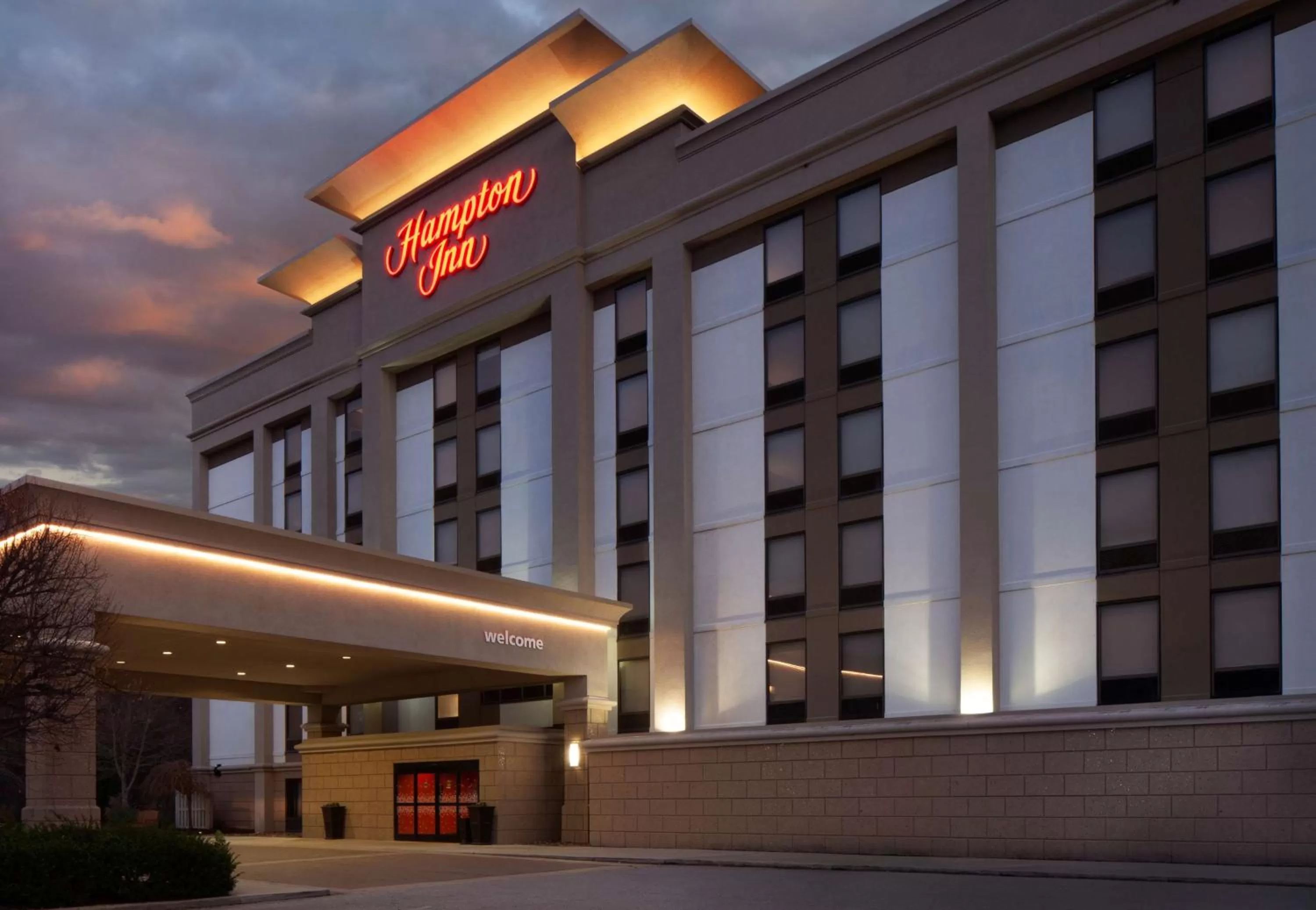 Property building in Hampton Inn Charleston-Southridge