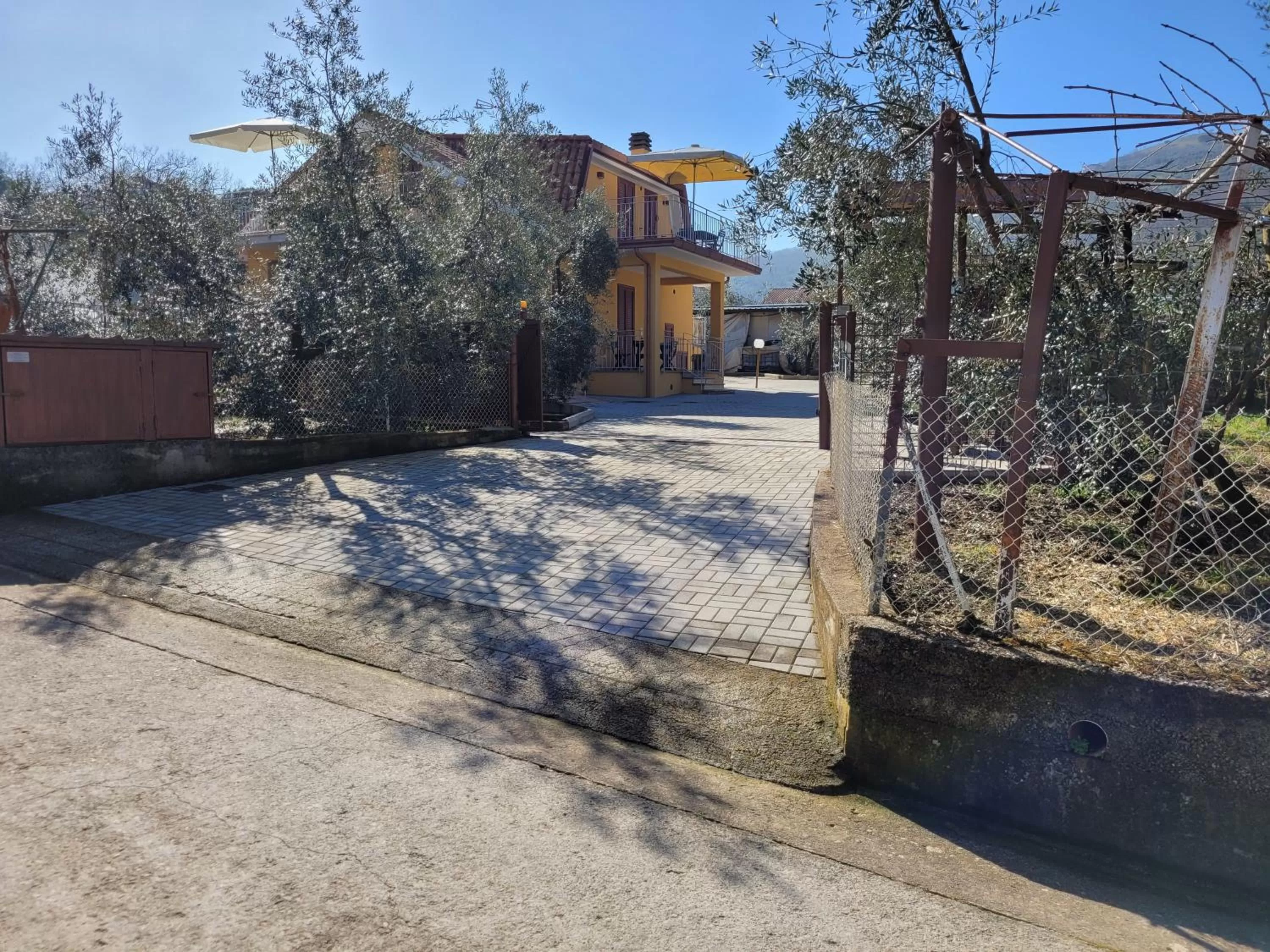 Alloggio turistico Magnifico Alessandro Valle Bernardo 04025 Lenola nei pressi di Fondi LT