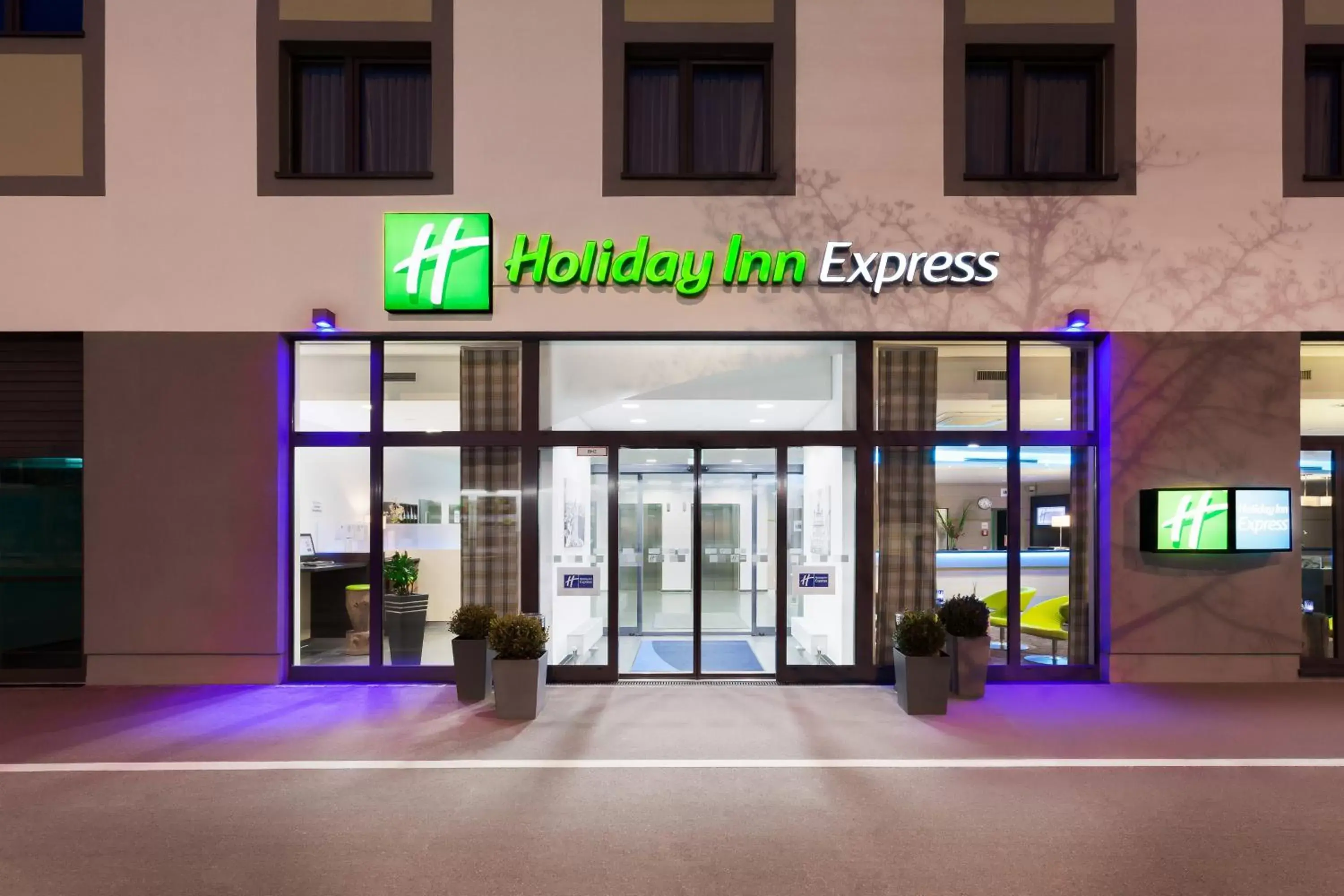 Property building in Holiday Inn Express Augsburg by IHG Property building in Holiday Inn Express Augsburg by IHG