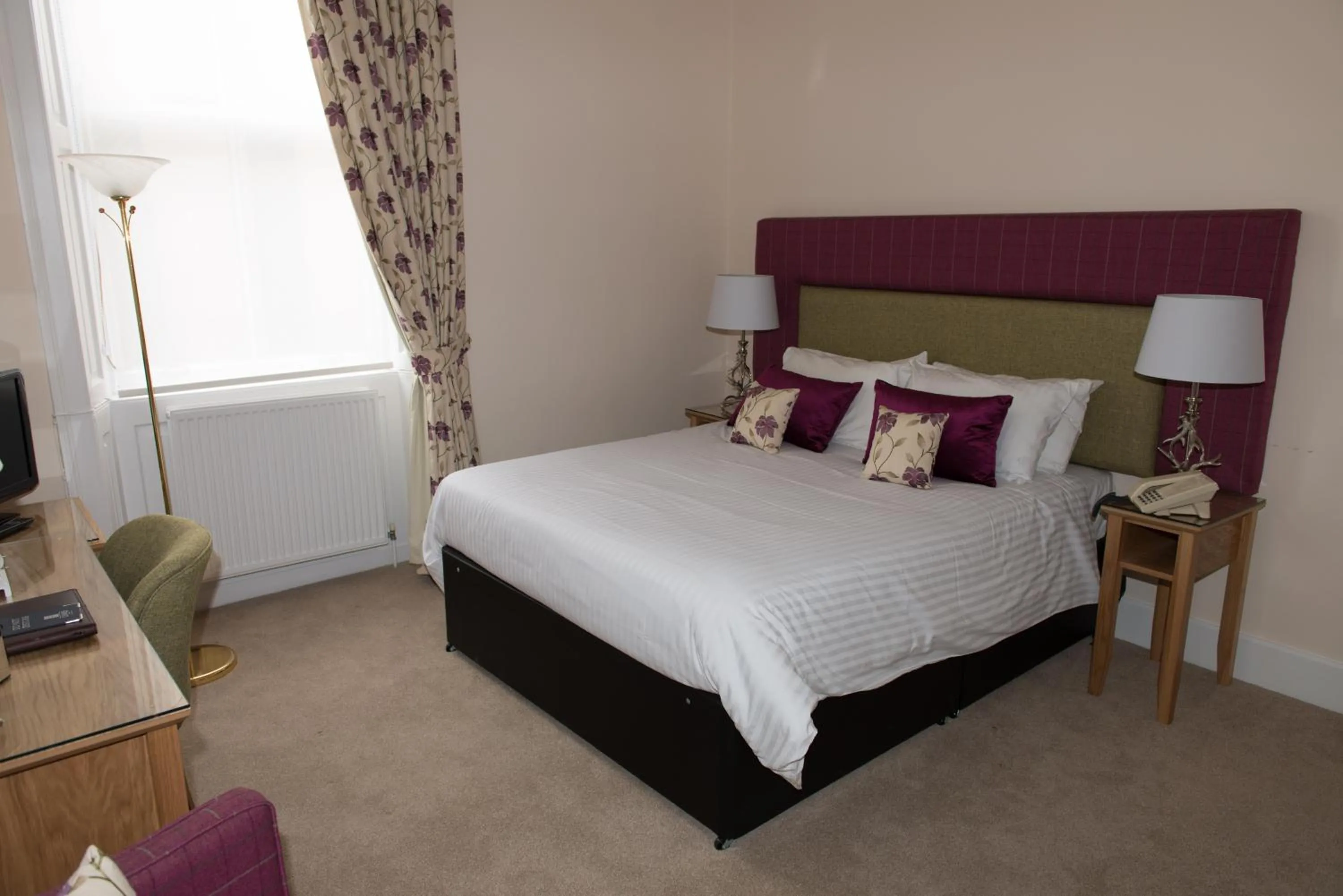 Bedroom, Bed in Links Hotel