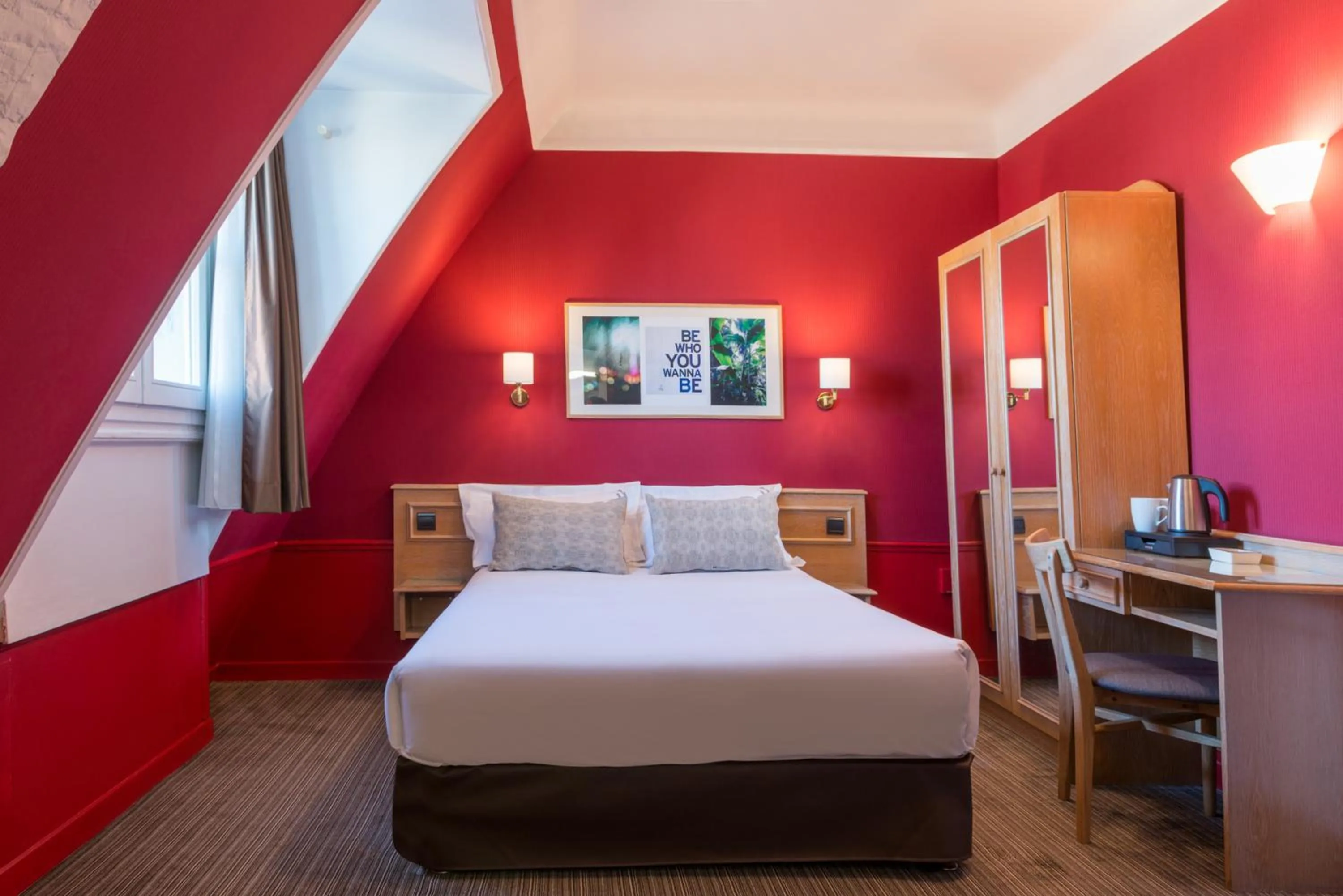 Photo of the whole room, Bed in Paris France Hotel