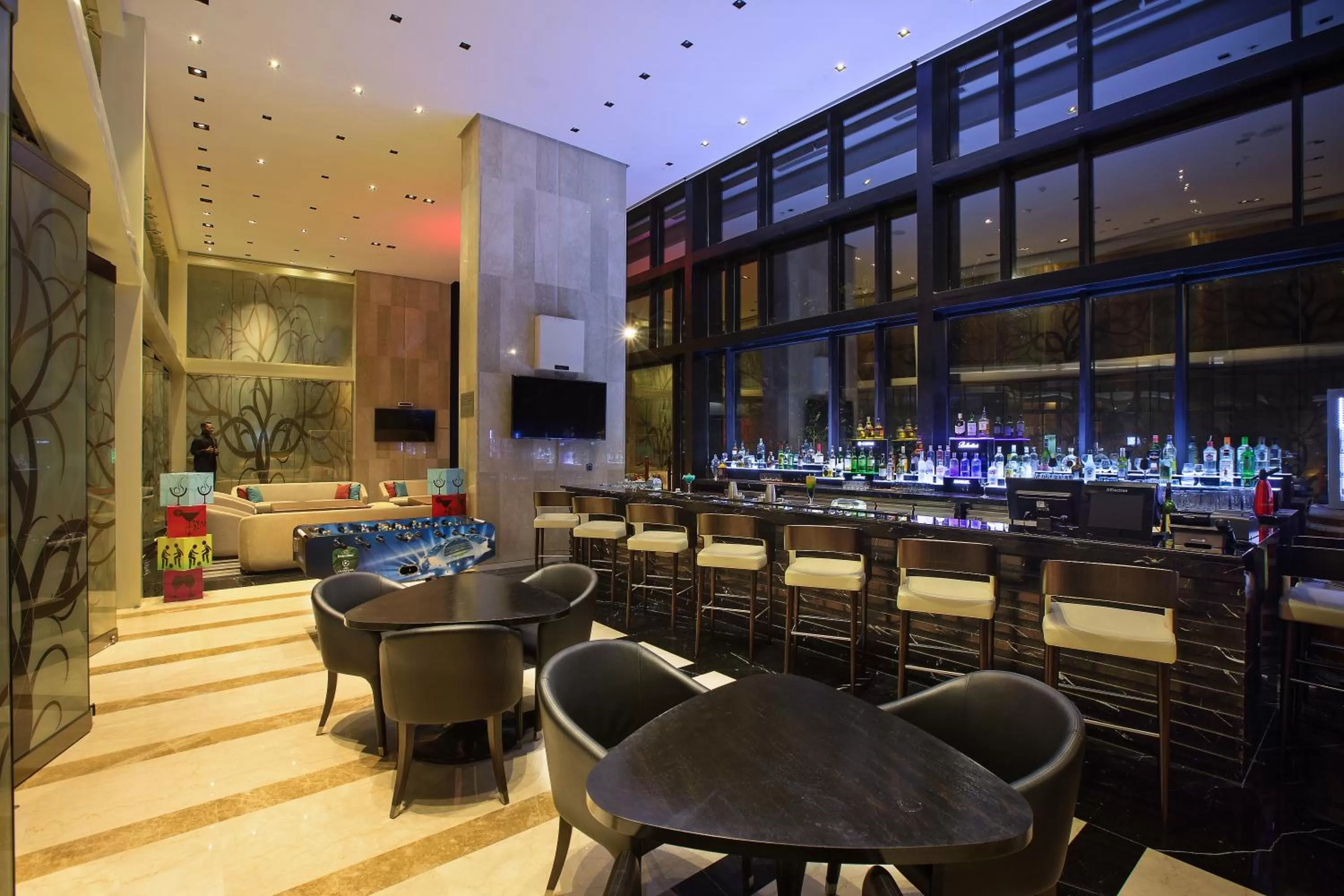 Restaurant/places to eat in Novotel Kolkata Hotel and Residences