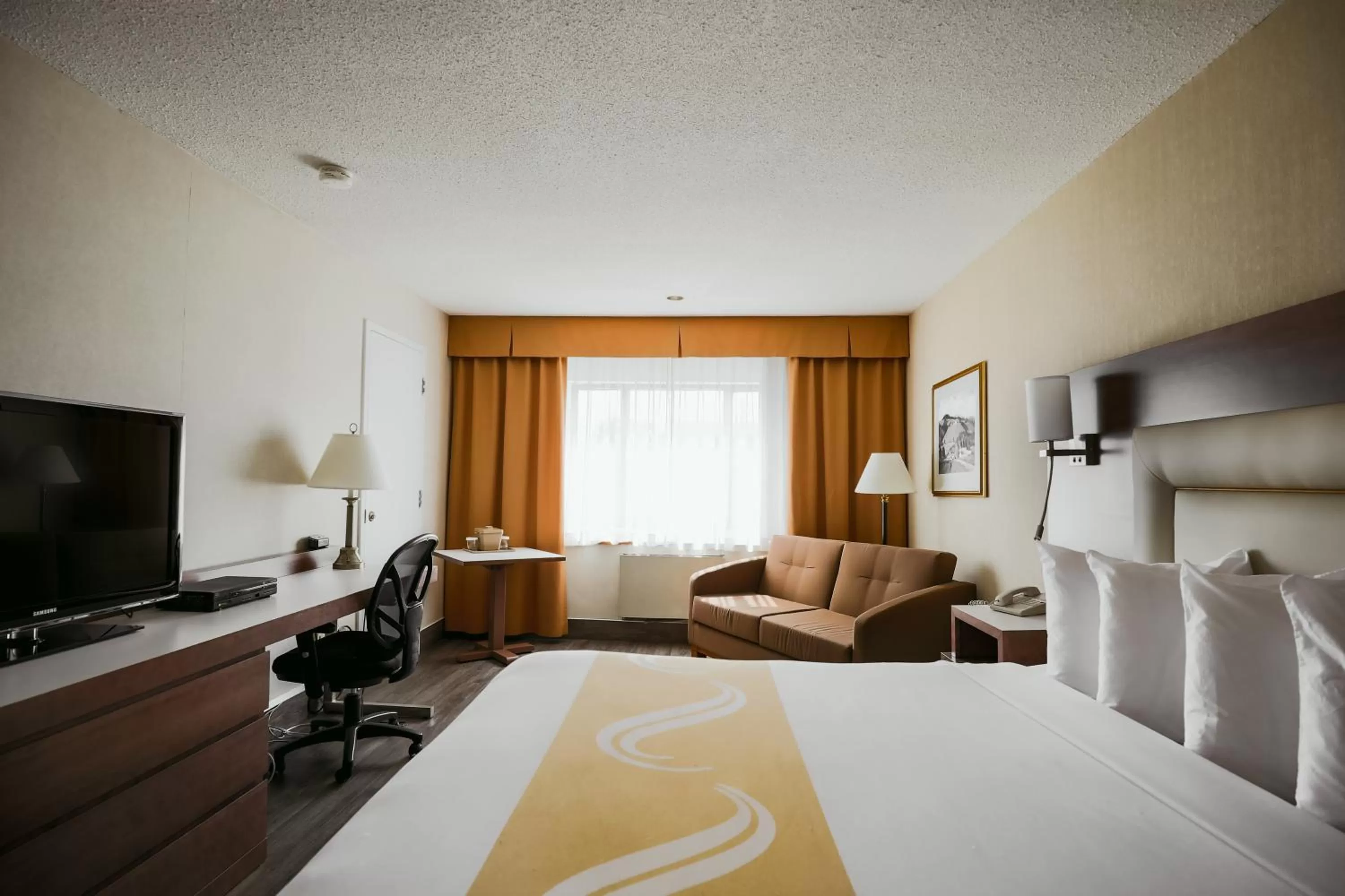Photo of the whole room, Bed in Quality Inn & Suites