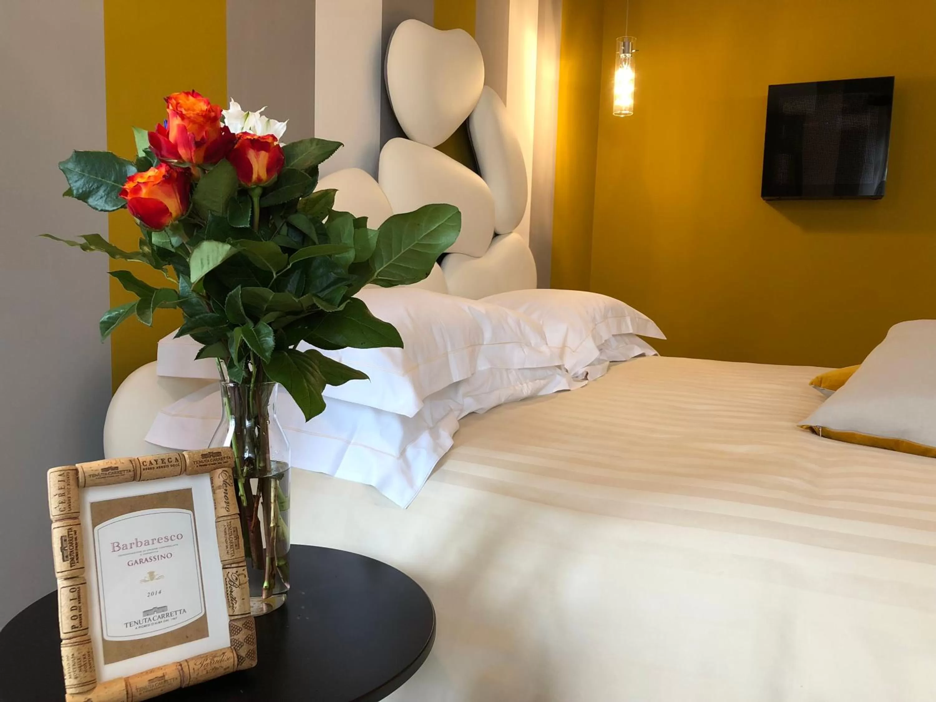 Bed in Panoramic Villa Garassino - country rooms and fine restaurant