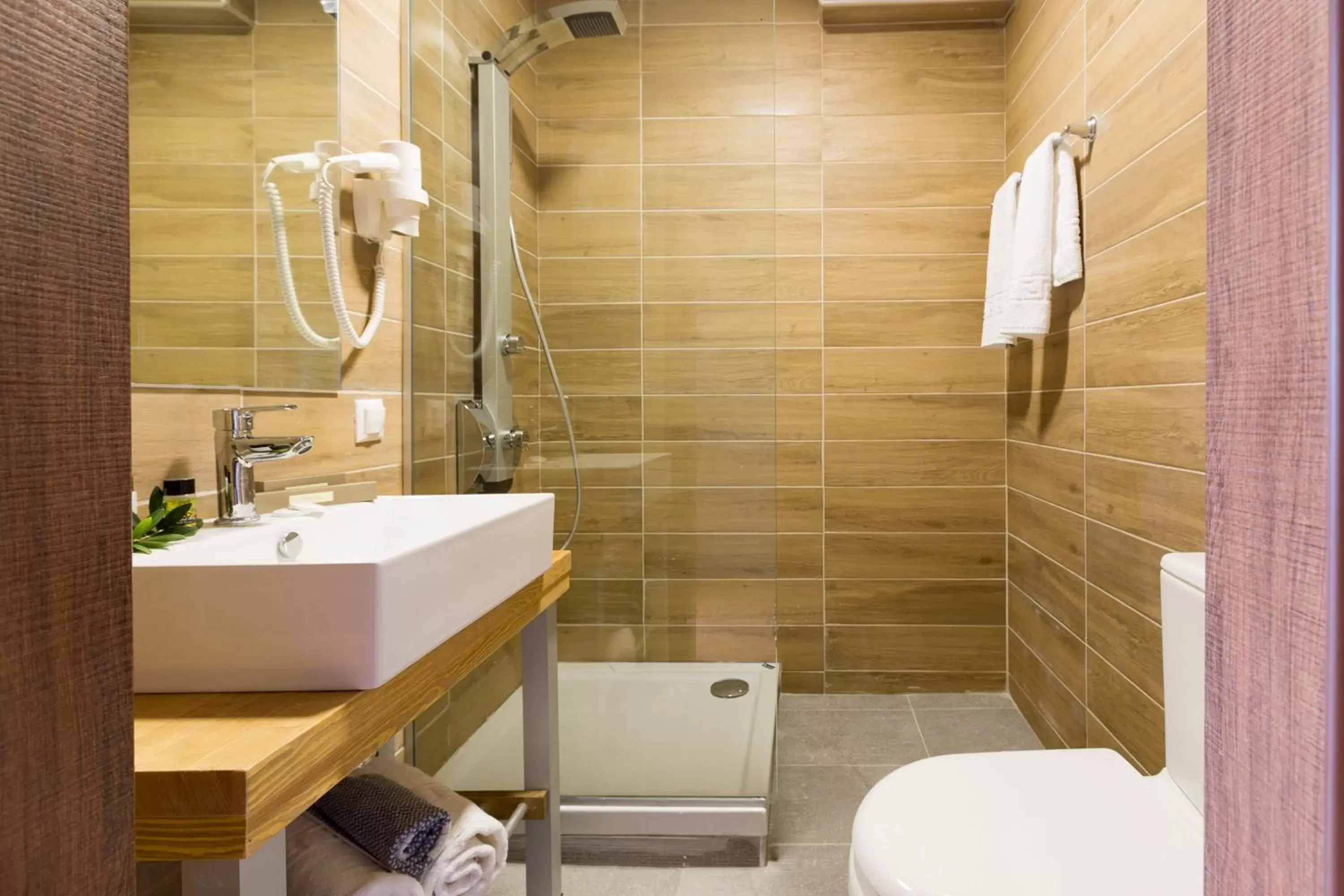 Bathroom in Plaza Hotel, Philian Hotels and Resorts