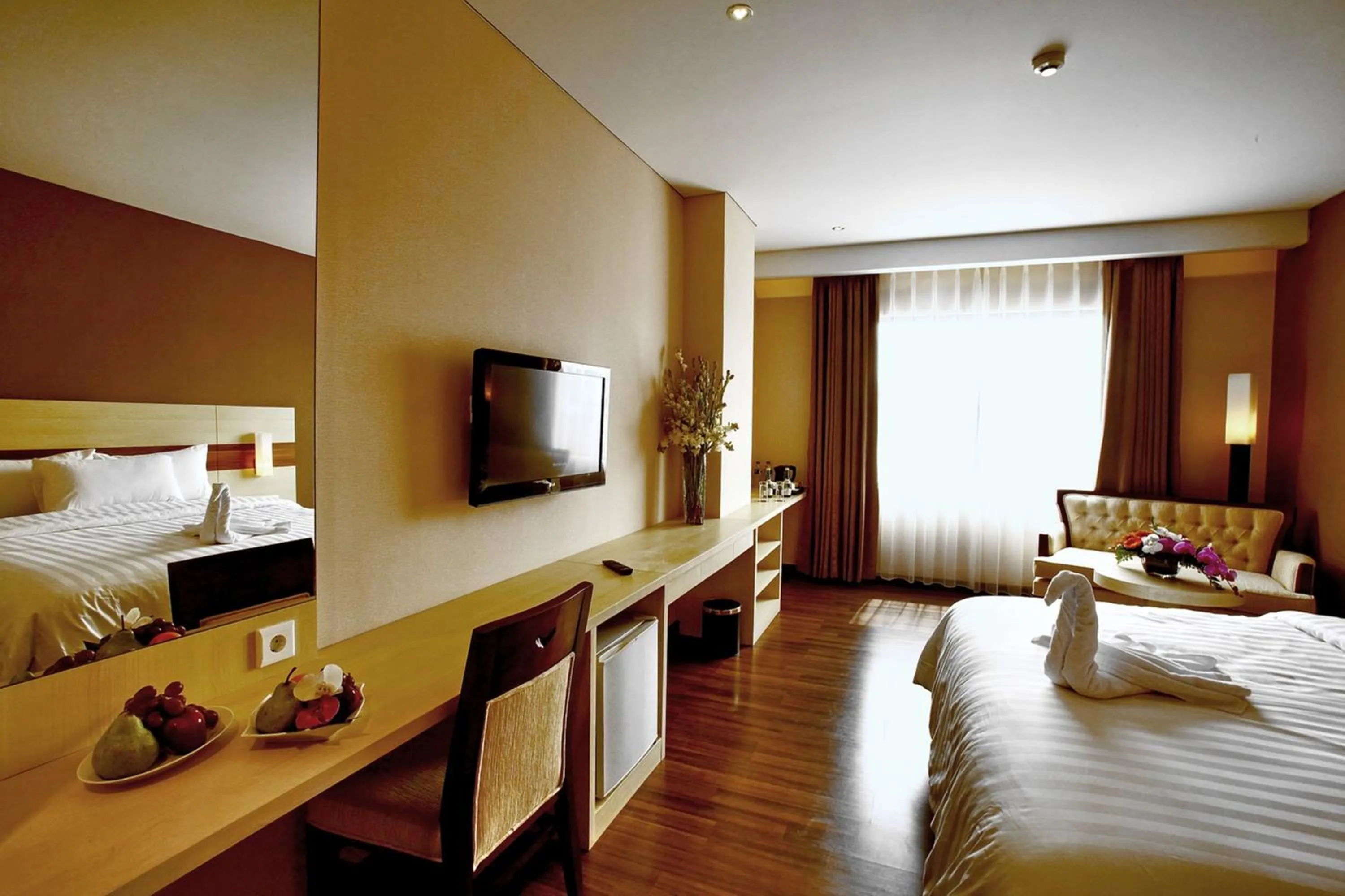 Photo of the whole room in Hotel California Bandung