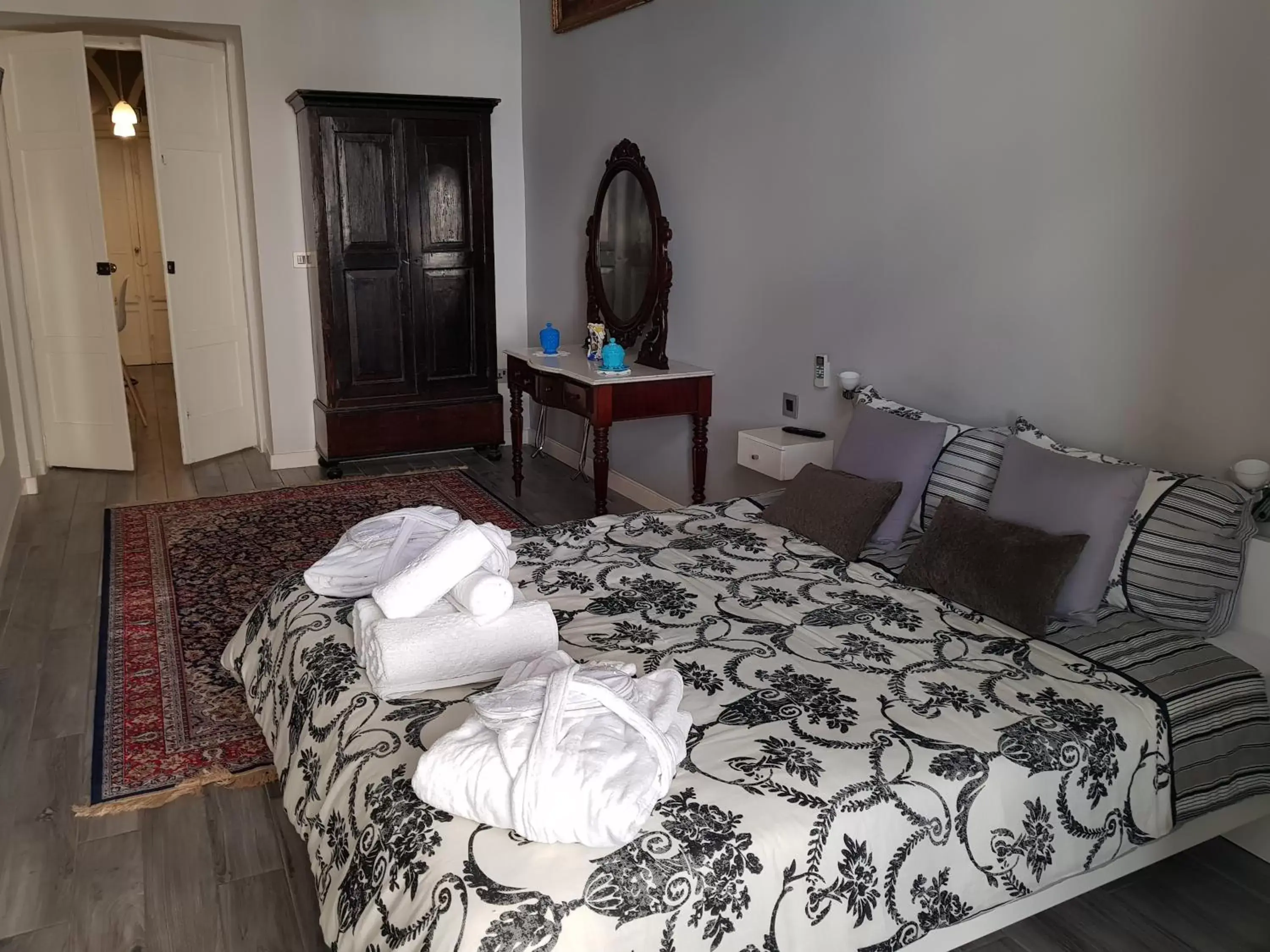 Deluxe Double Room with Balcony in Paulos Valletta Deluxe Double Room with Balcony in Paulos Valletta
