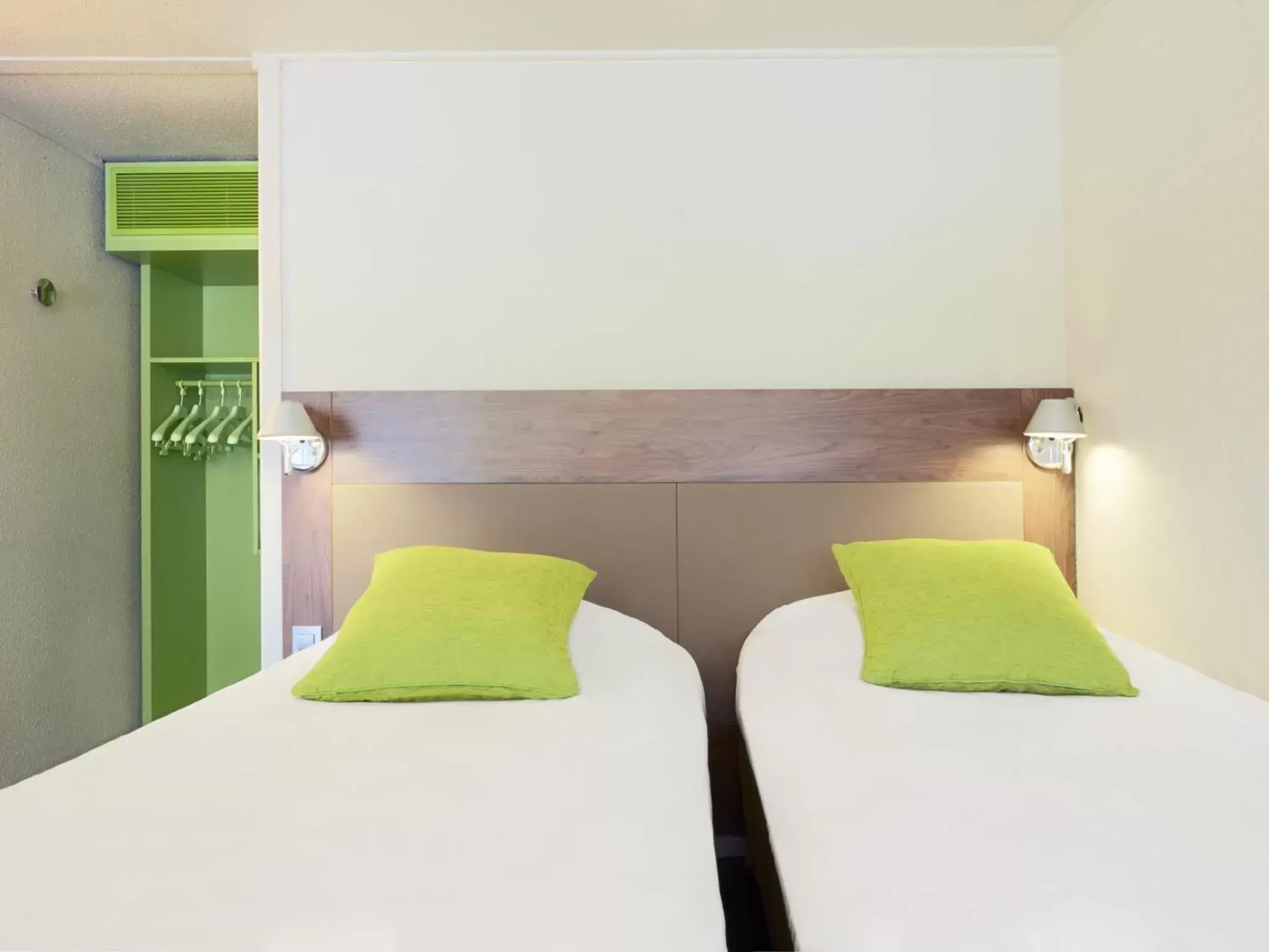 Standard Twin Room in Campanile Béthune - Fouquières-Les-Béthune Standard Twin Room in Campanile Béthune - Fouquières-Les-Béthune