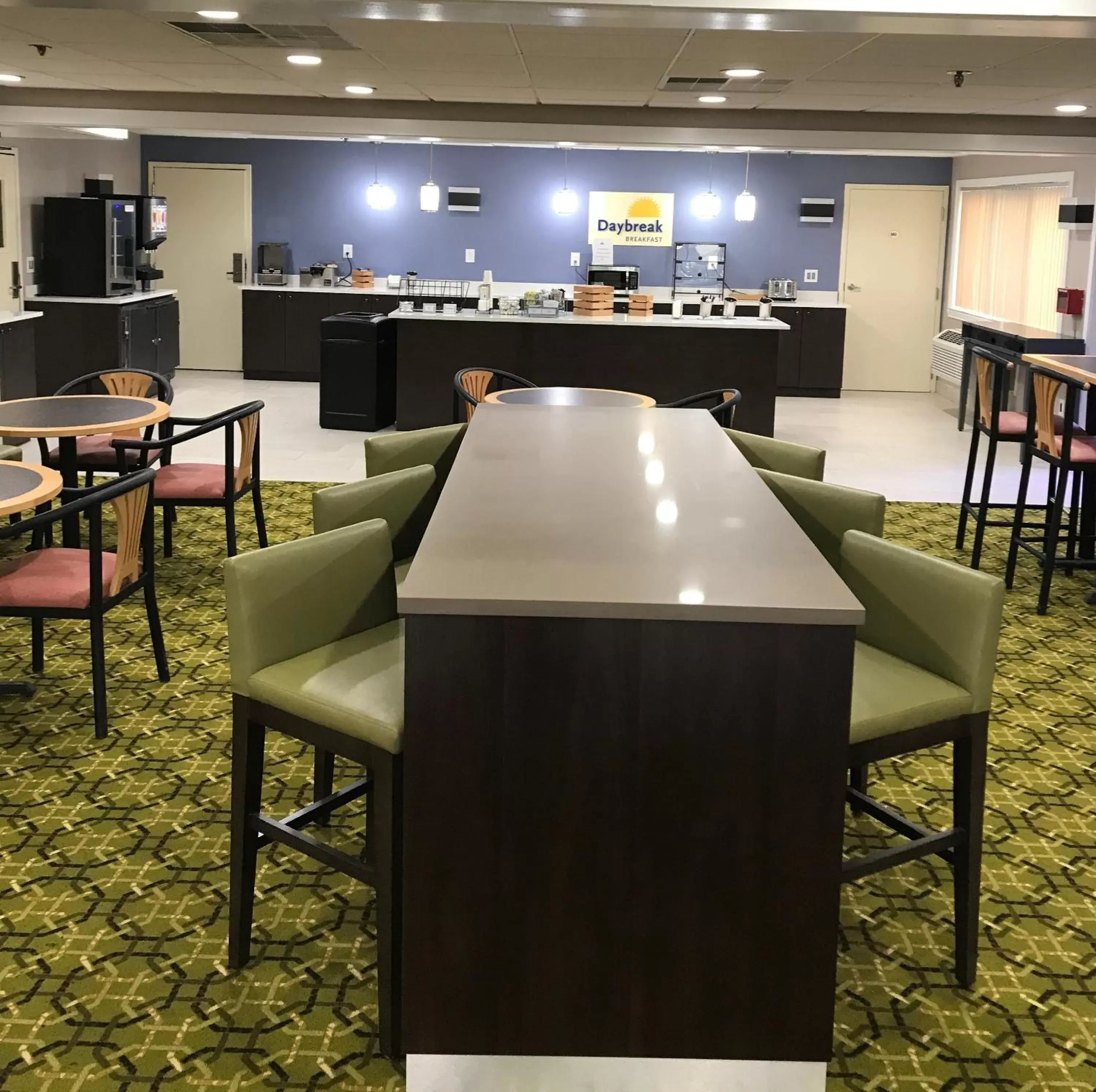 Lobby or reception, Restaurant/Places to Eat in Days Inn & Suites by Wyndham Rochester Hills MI