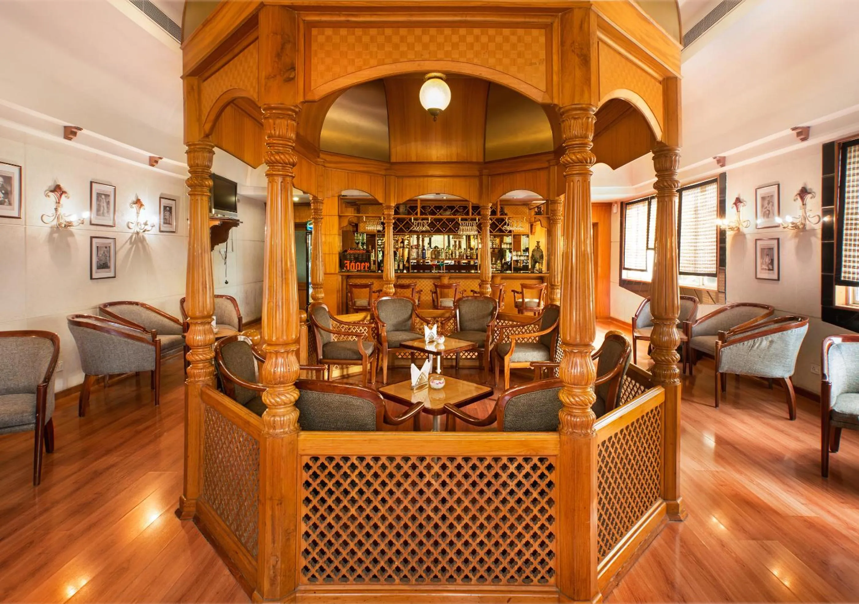 Restaurant/places to eat in KK Royal Hotel & Convention Centre