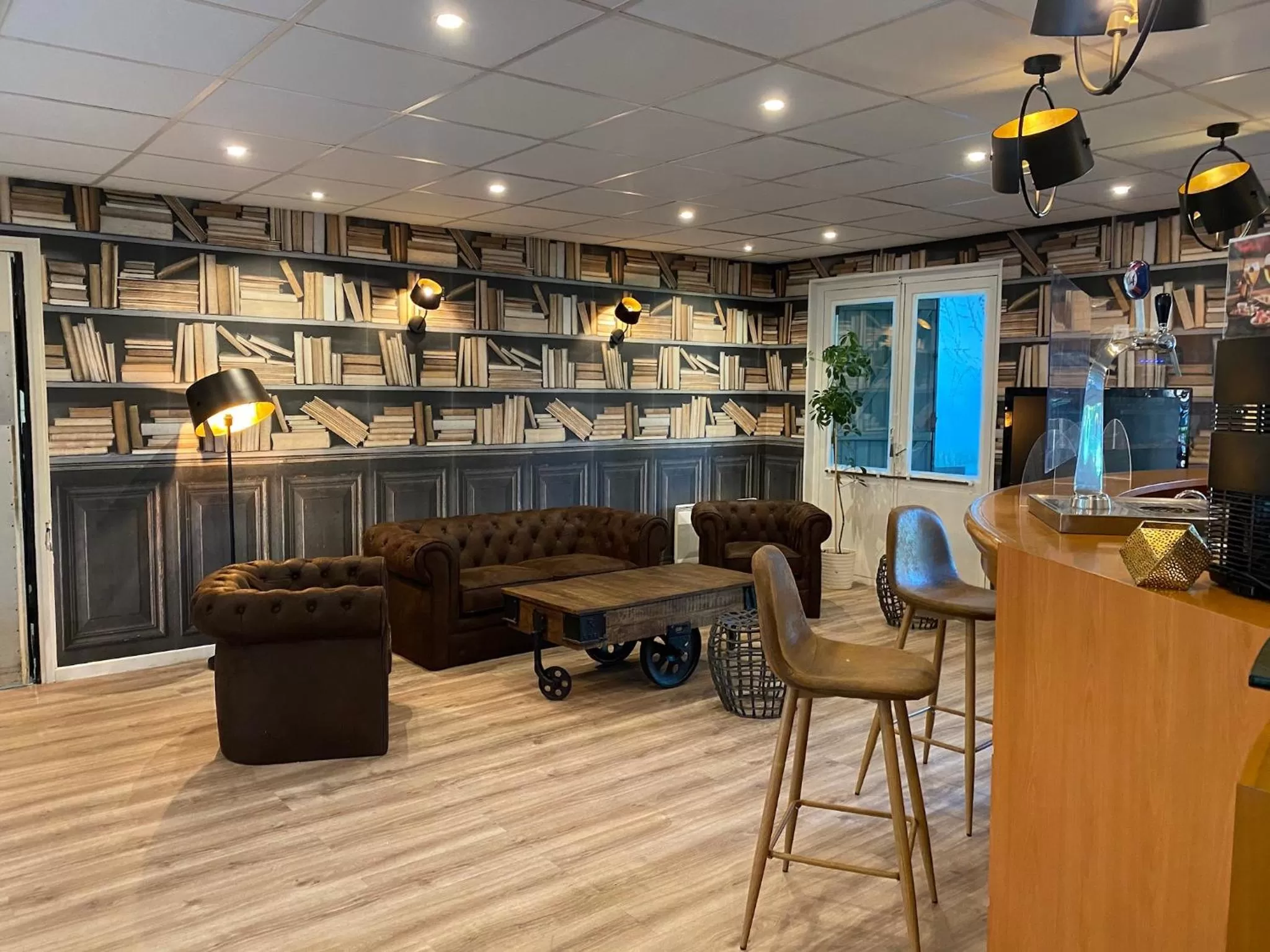 Lounge or bar in The Originals City, Hôtel Ambacia, Tours Sud