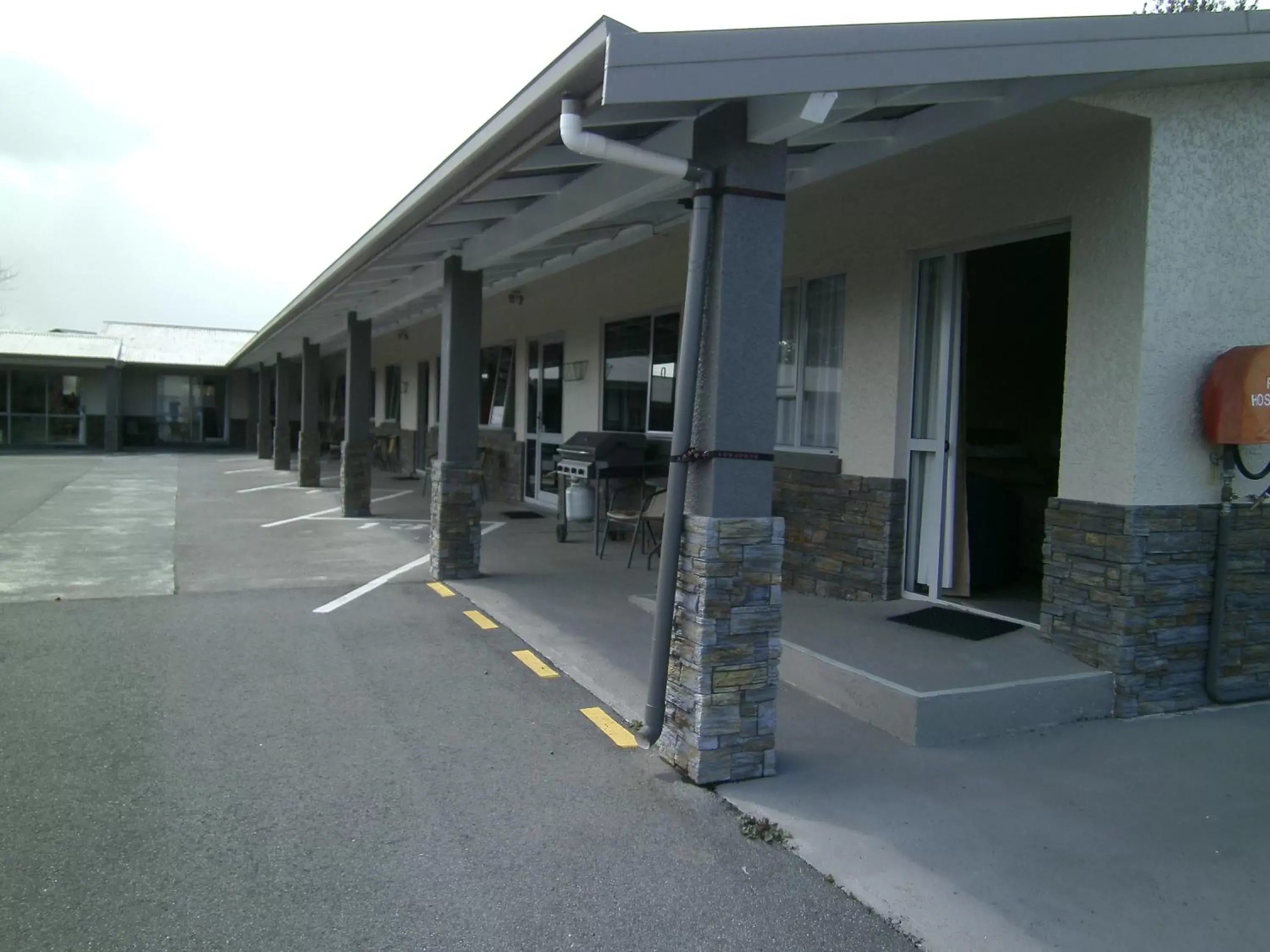 Facade/entrance in Anchorage Motel Apartments