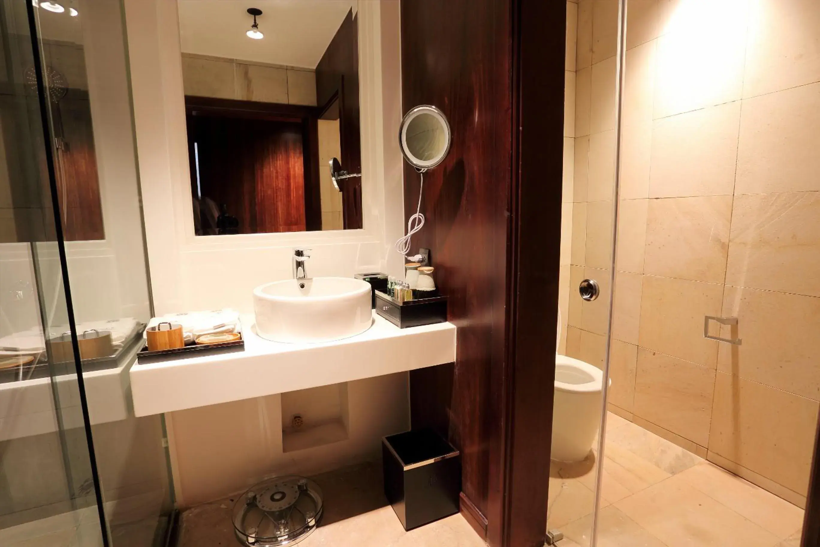 Shower, Bathroom in Arunreas Hotel