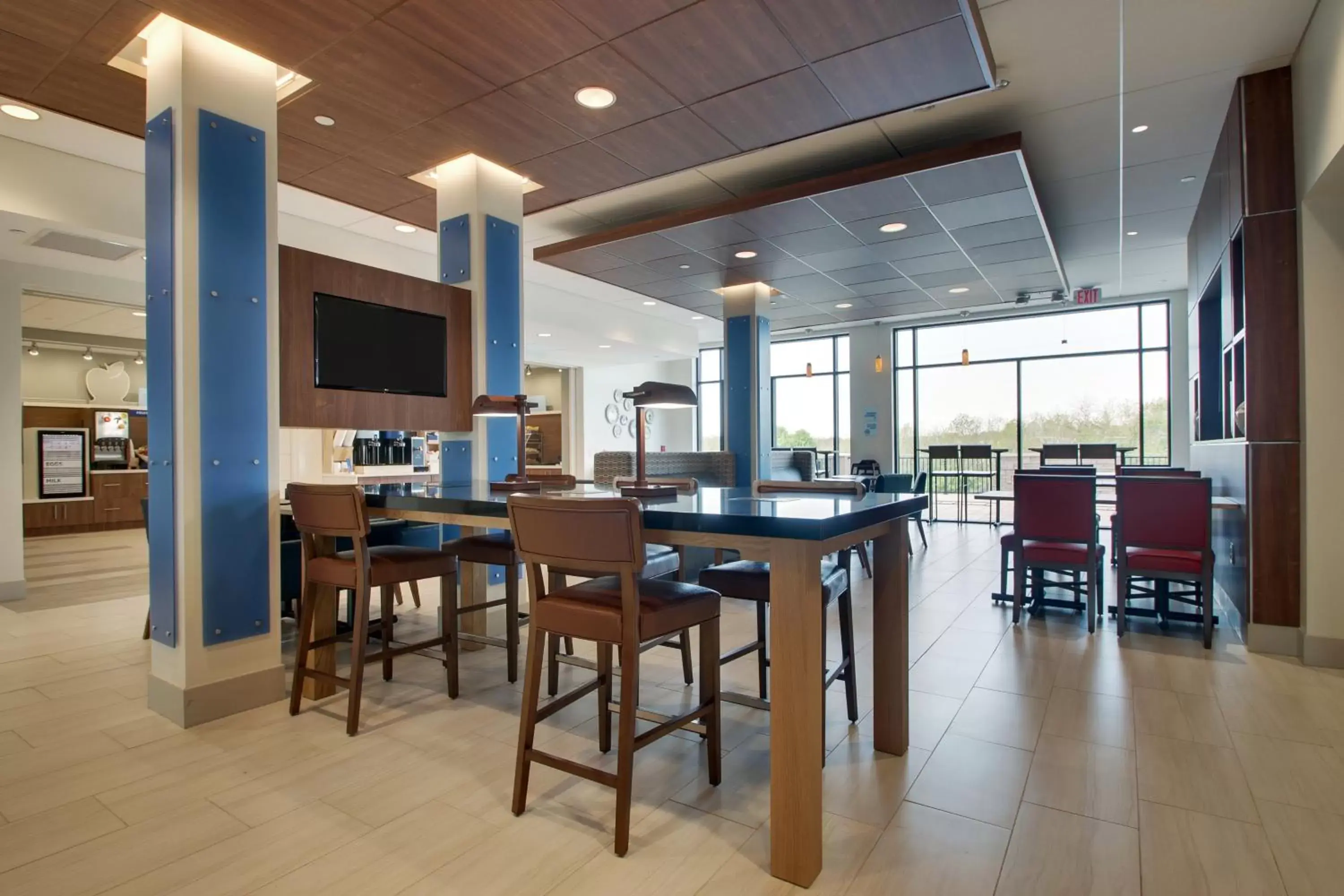 Breakfast, Restaurant/Places to Eat in Holiday Inn Express & Suites - Elizabethtown North, an IHG Hotel