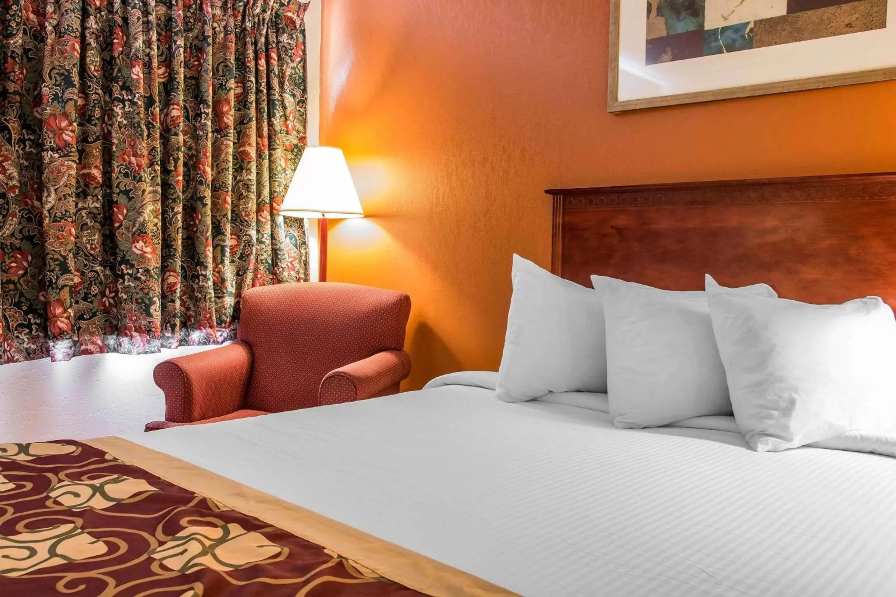 Photo of the whole room, Bed in Rodeway Inn Photo of the whole room, Bed in Rodeway Inn