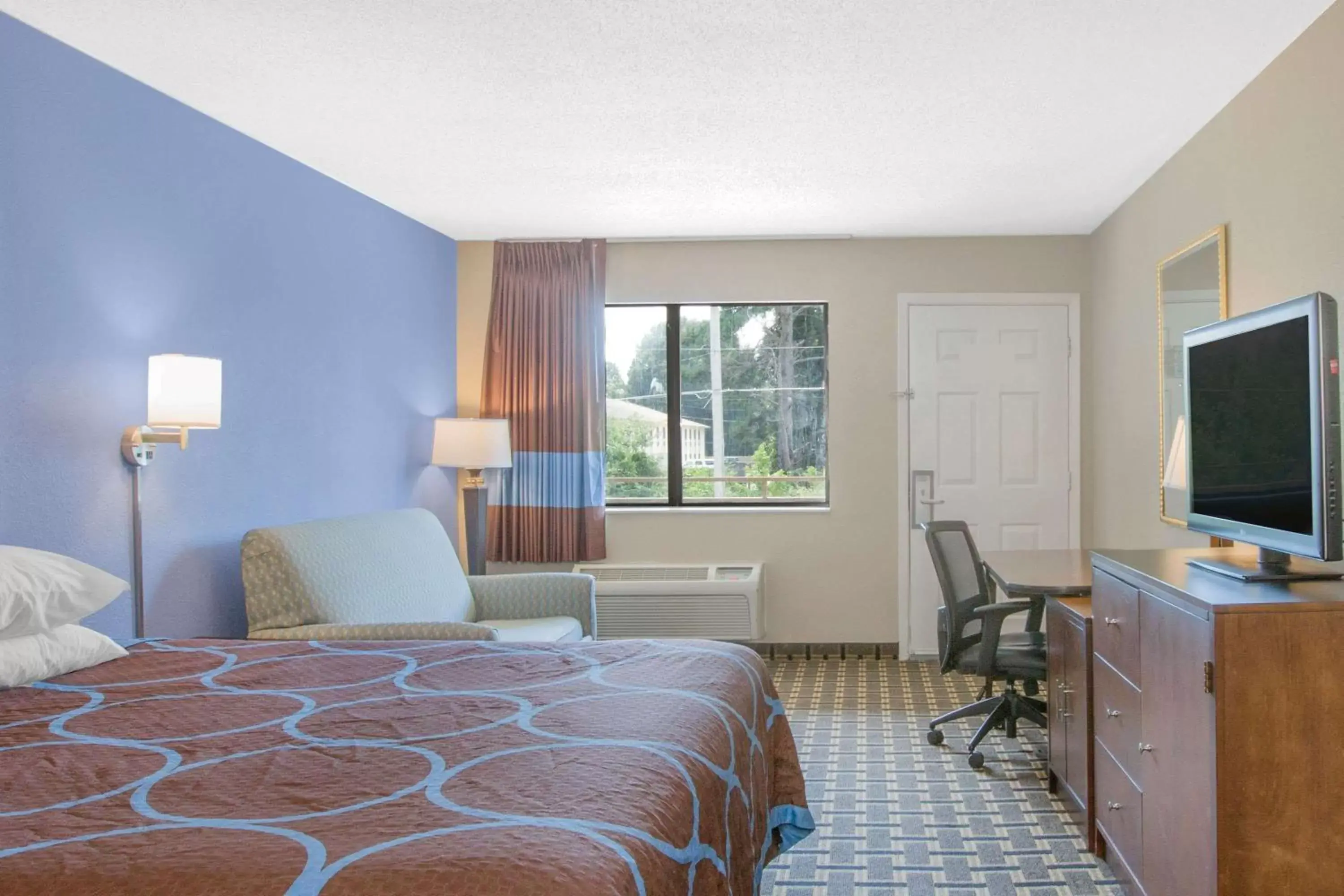 Photo of the whole room, Bed in Super 8 by Wyndham Brinkley Photo of the whole room, Bed in Super 8 by Wyndham Brinkley