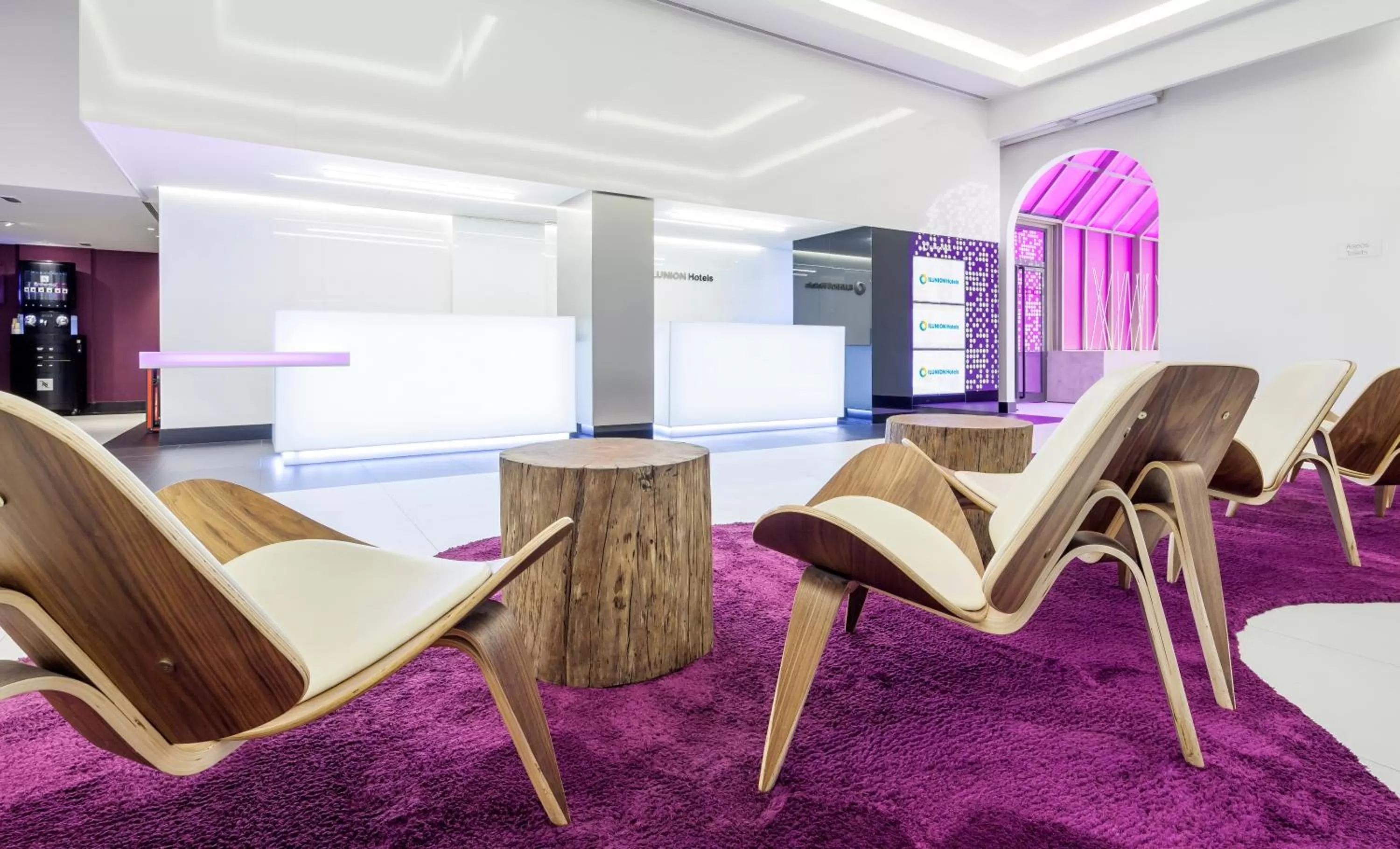 Lobby or reception in Ilunion Suites Madrid