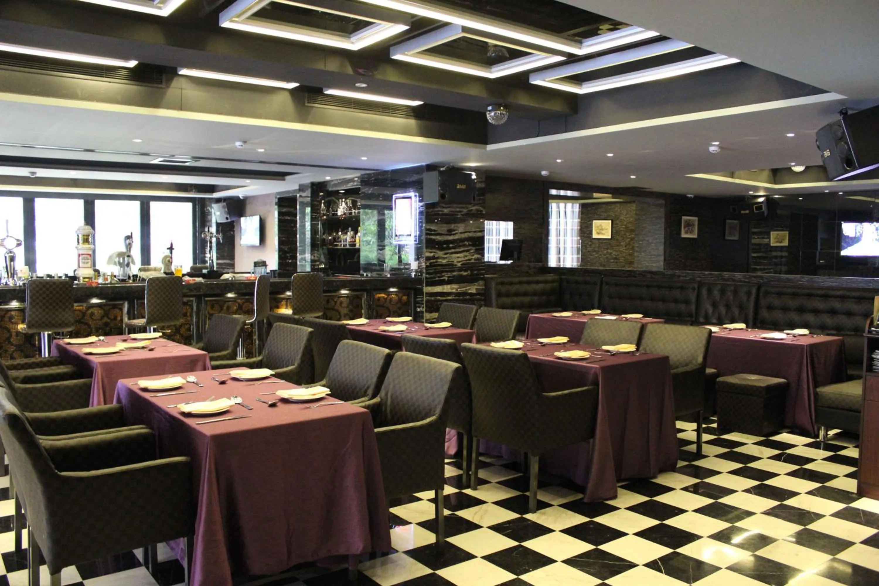 Restaurant/places to eat in La Perle International Hotel