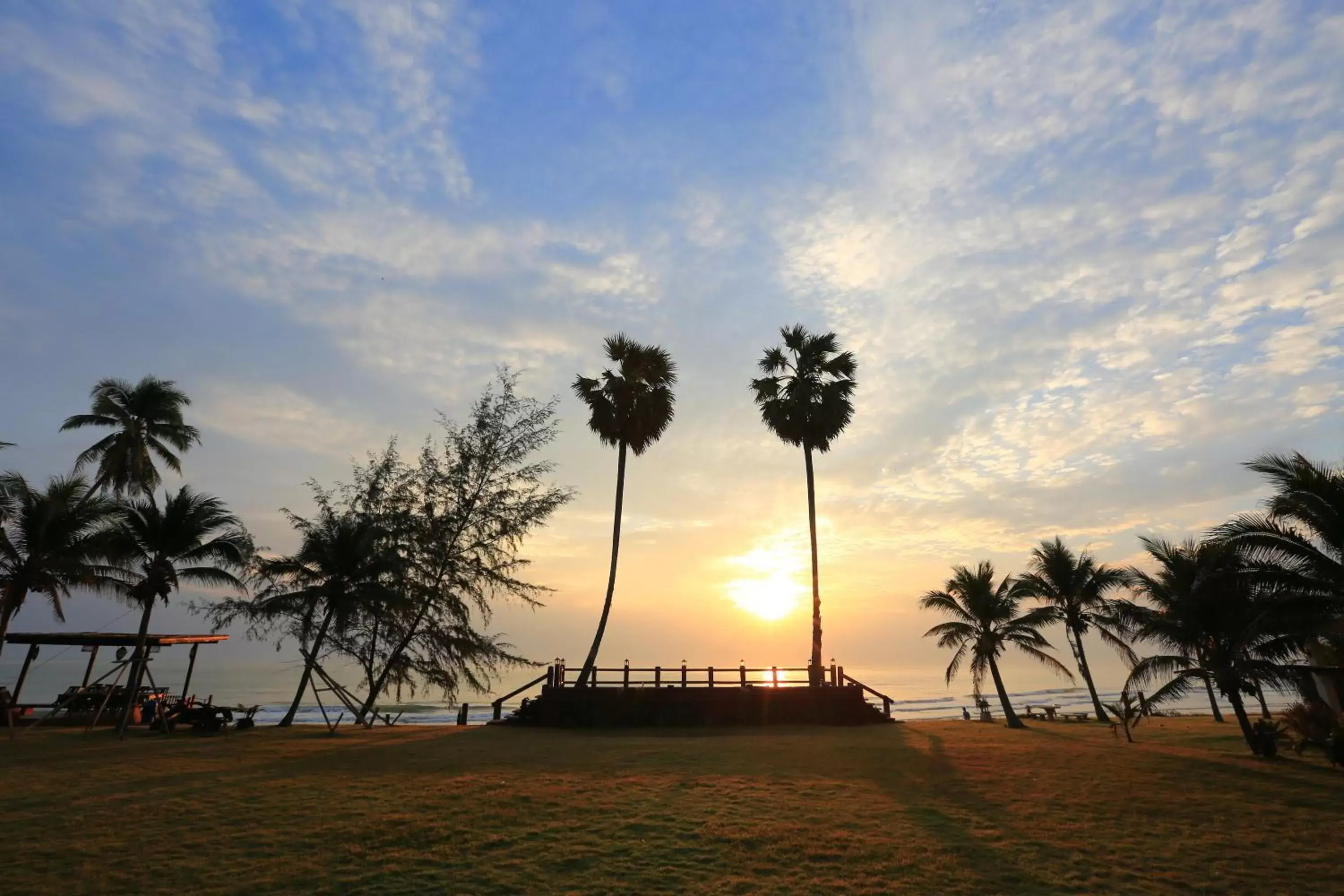 Facade/entrance, Sunrise/Sunset in Ban Saithong Beach Resort