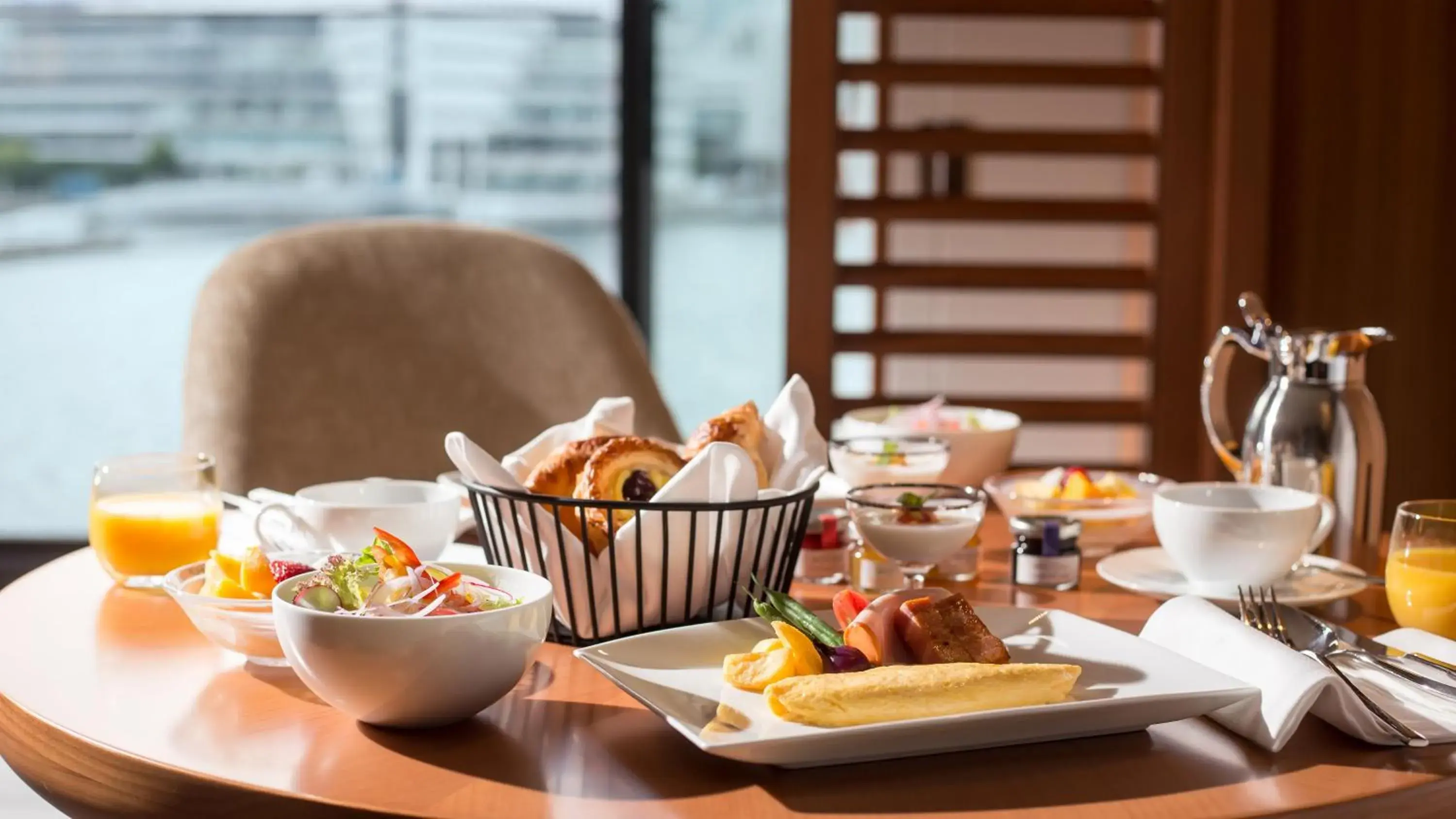 Photo of the whole room, Breakfast in InterContinental Yokohama Pier 8, an IHG Hotel