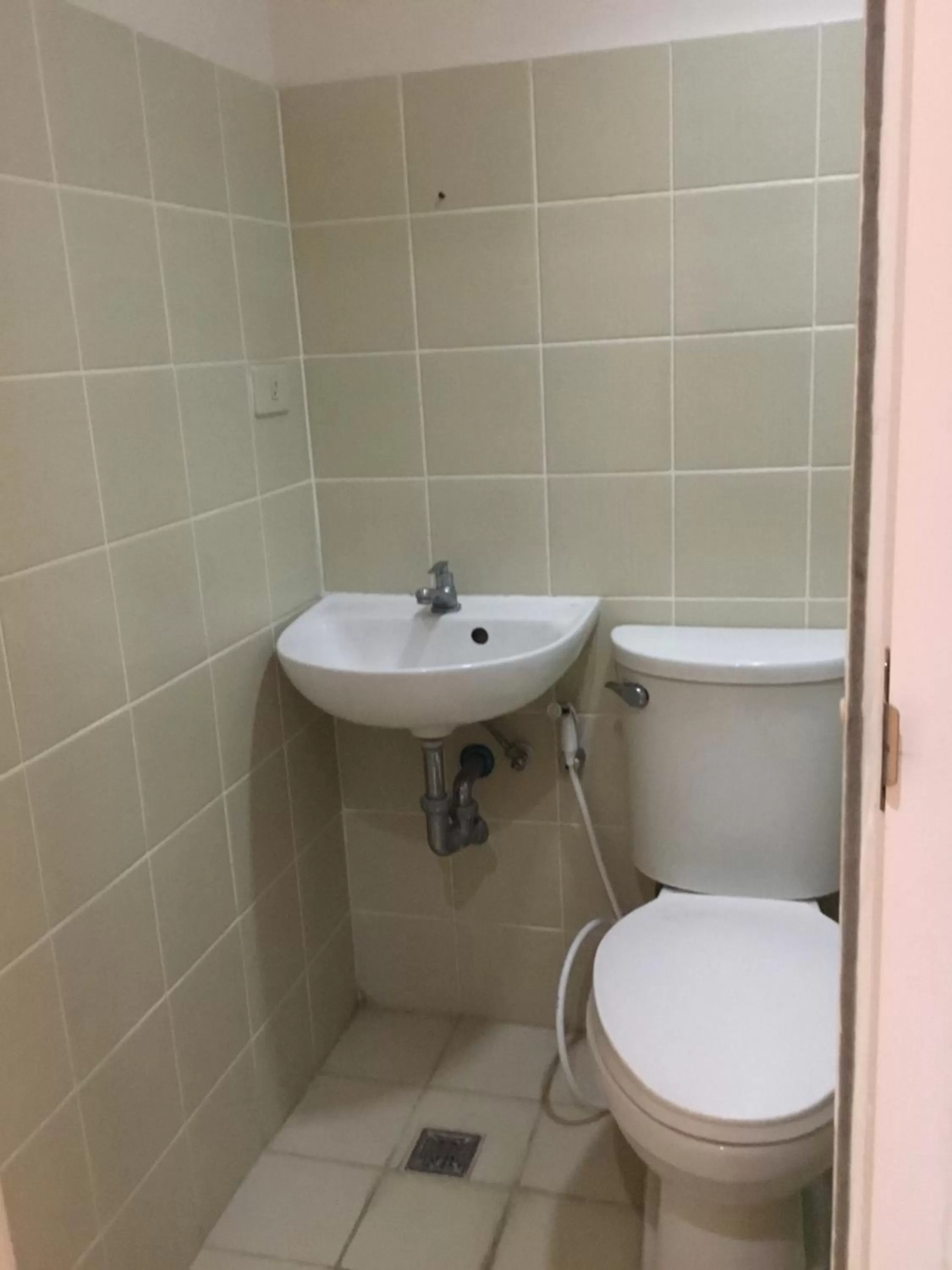 Condo with Free Swimming Pool & Viewing Deck