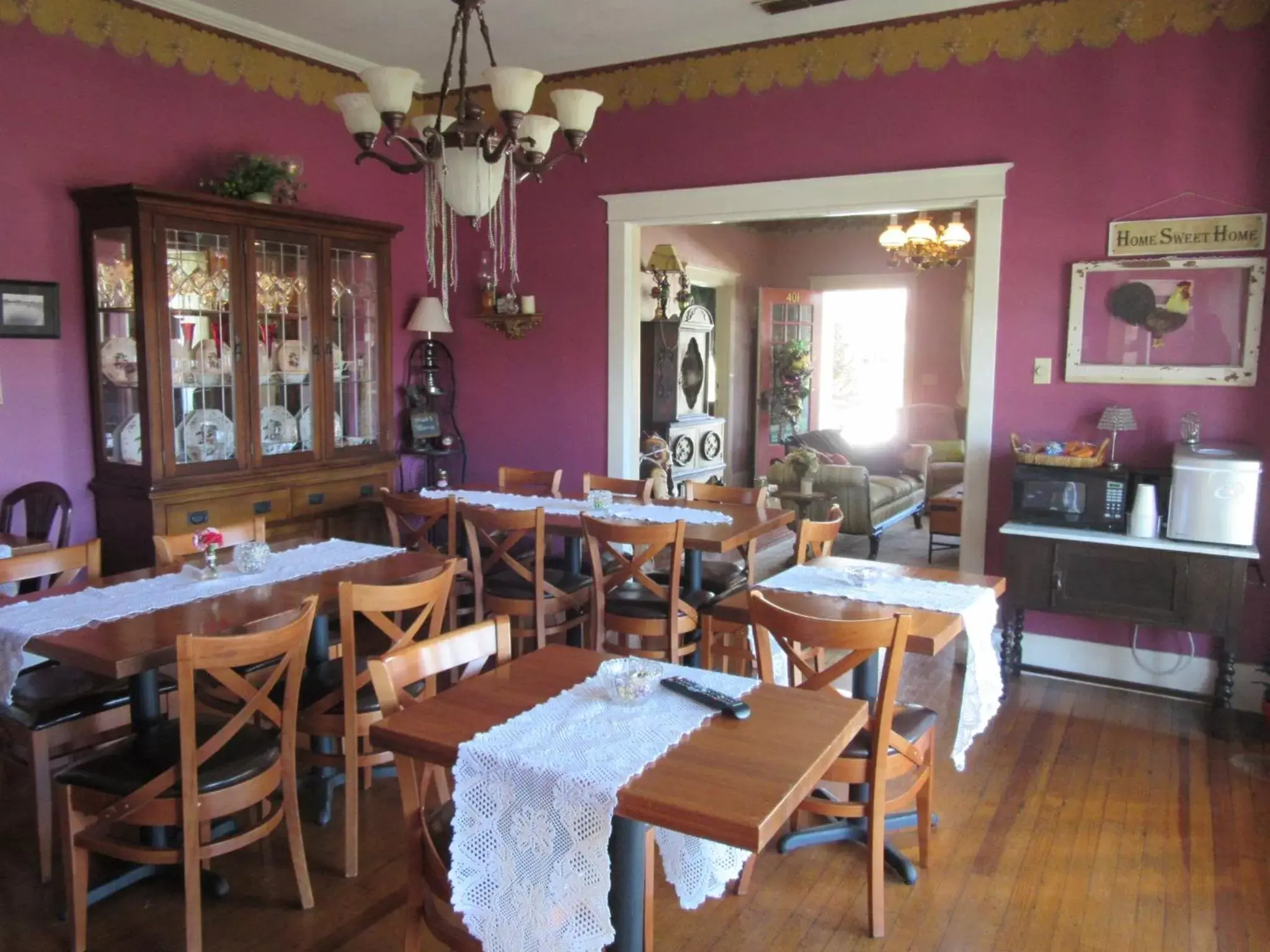 Restaurant/Places to Eat in The Carriage House