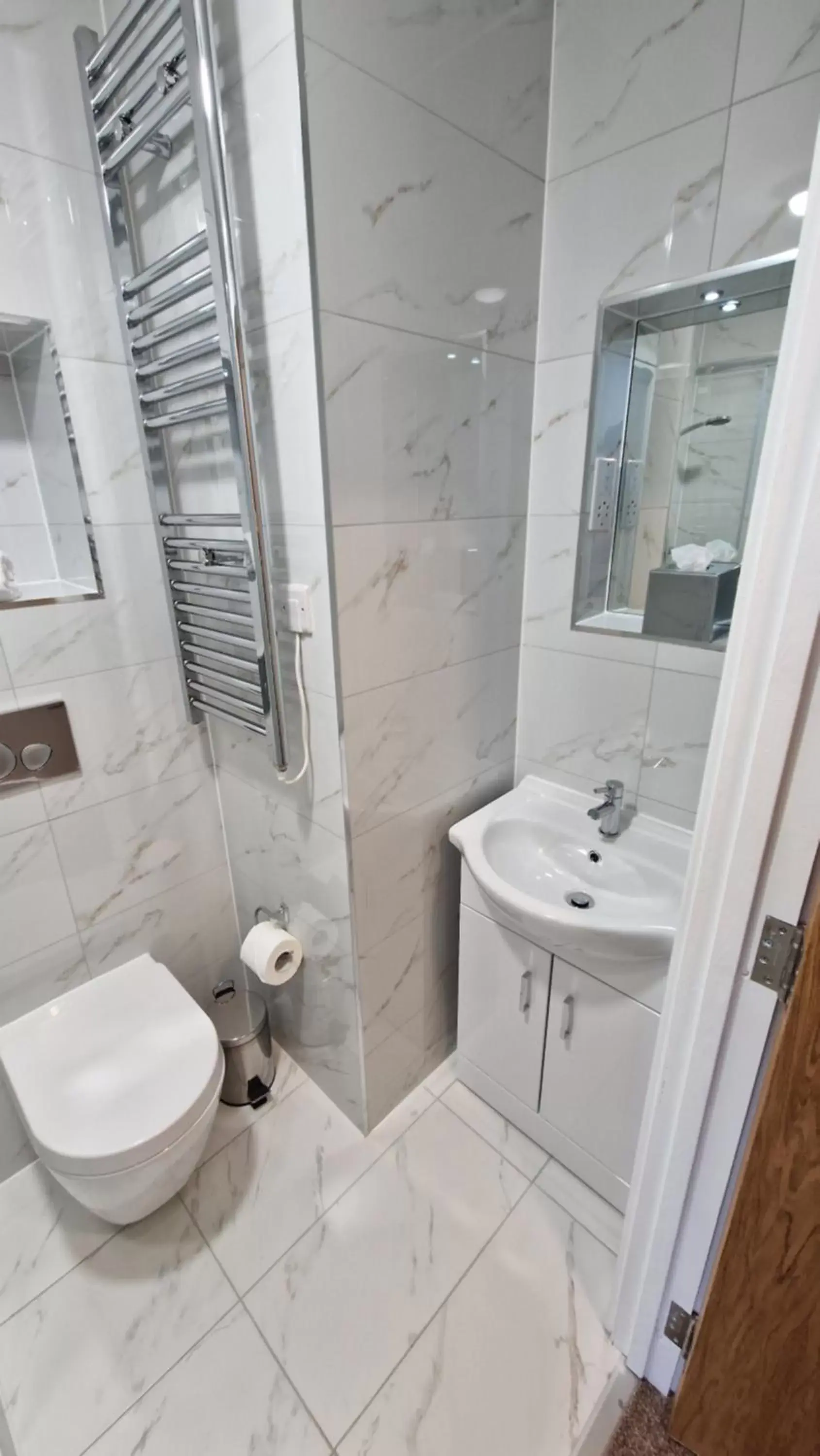 Bathroom in Best Western Northfields Ealing Hotel
