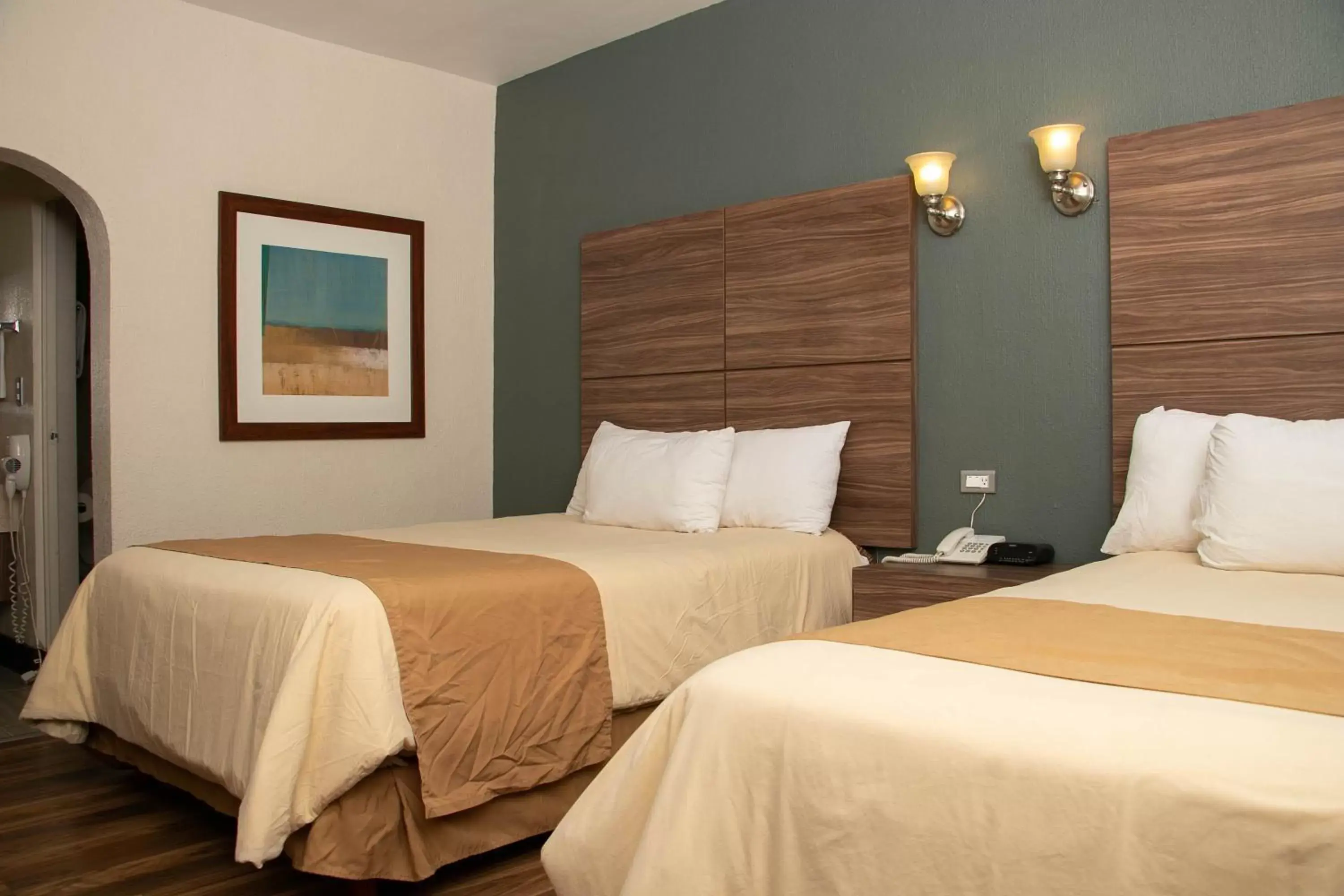 Bedroom, Bed in Best Western Cumbres Inn Cd. Cuauhtemoc