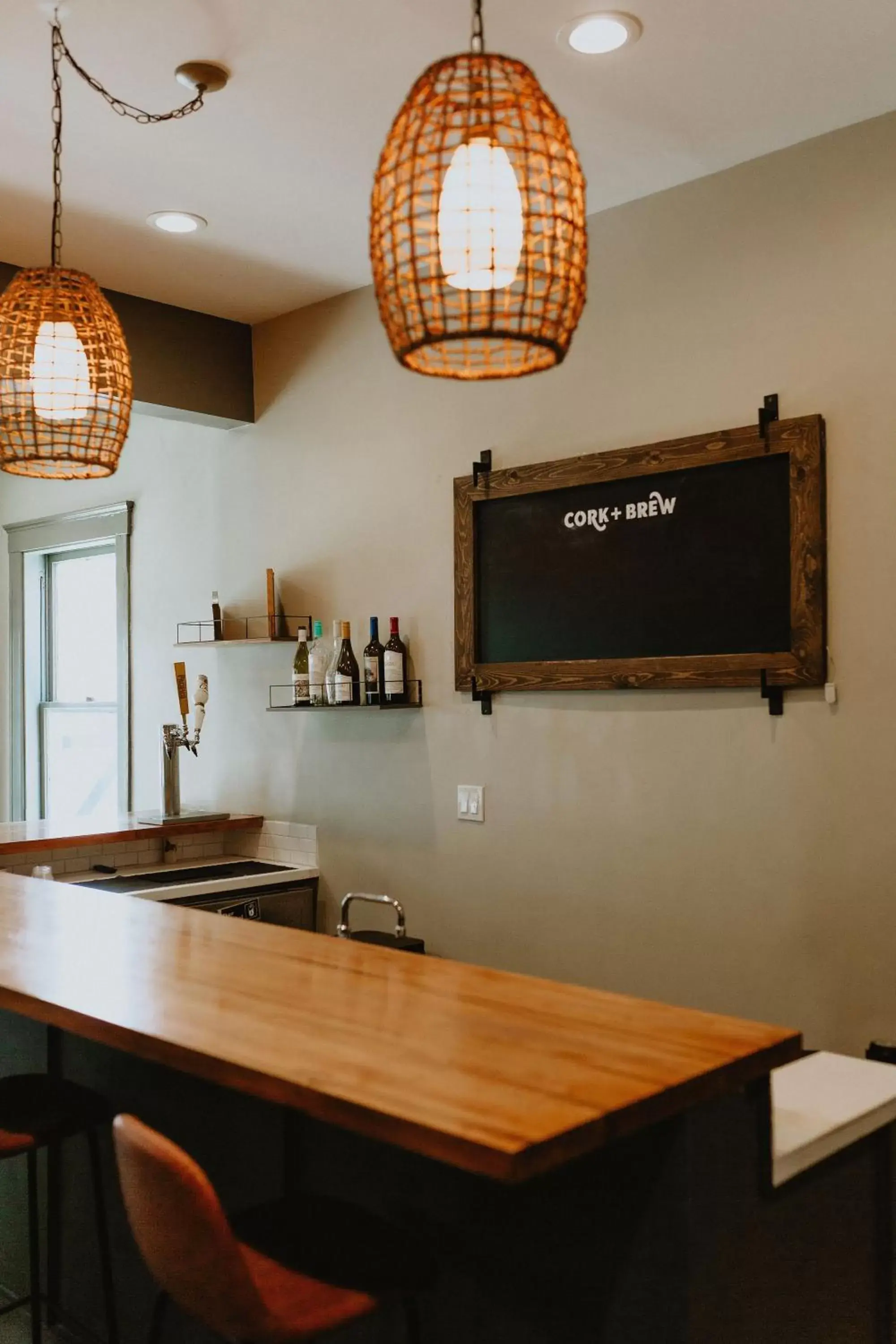 Lounge or bar, Kitchen/Kitchenette in Hermosa Hotel