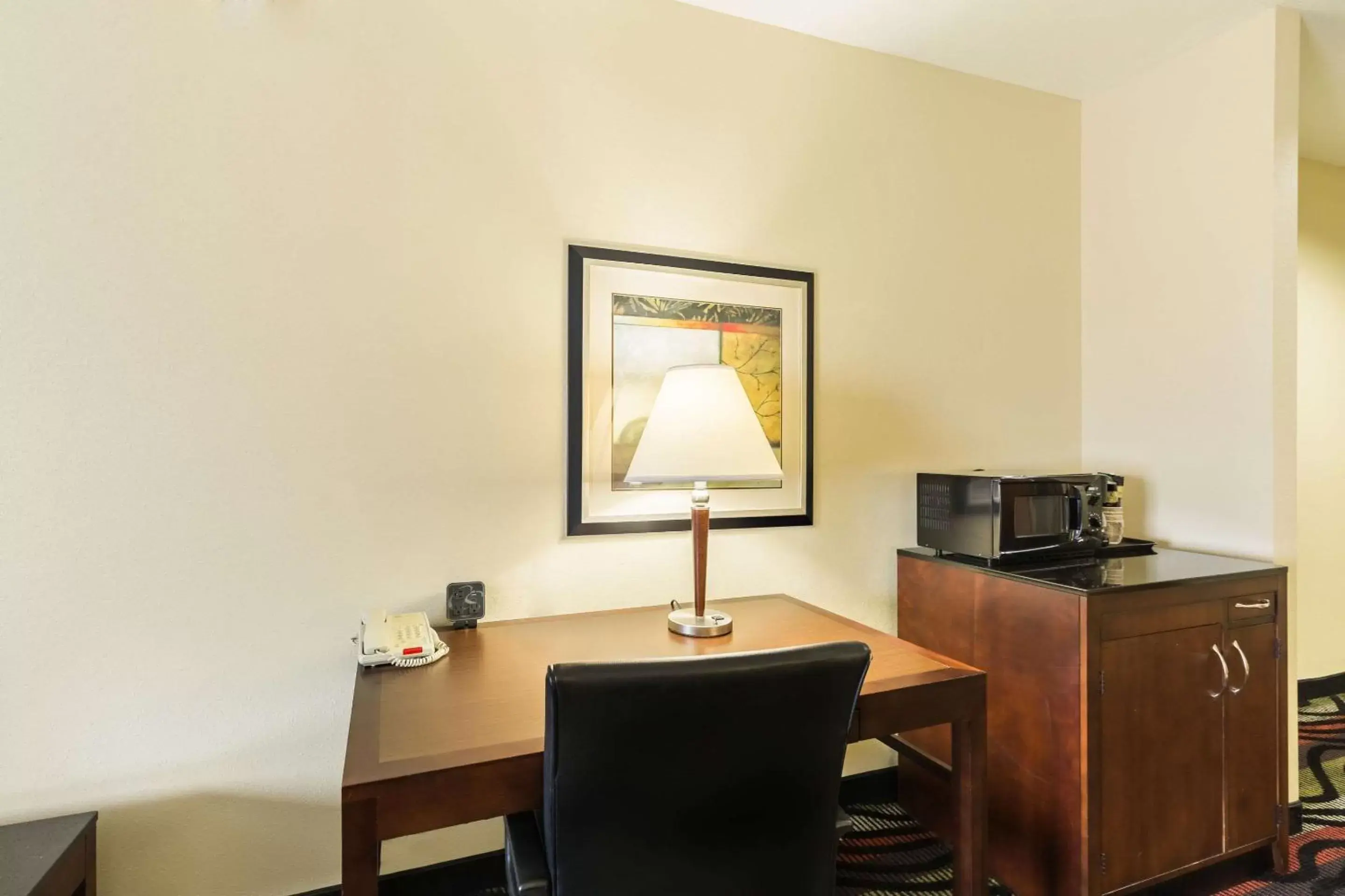 Photo of the whole room, TV/Entertainment Center in Comfort Suites Beaumont I-10