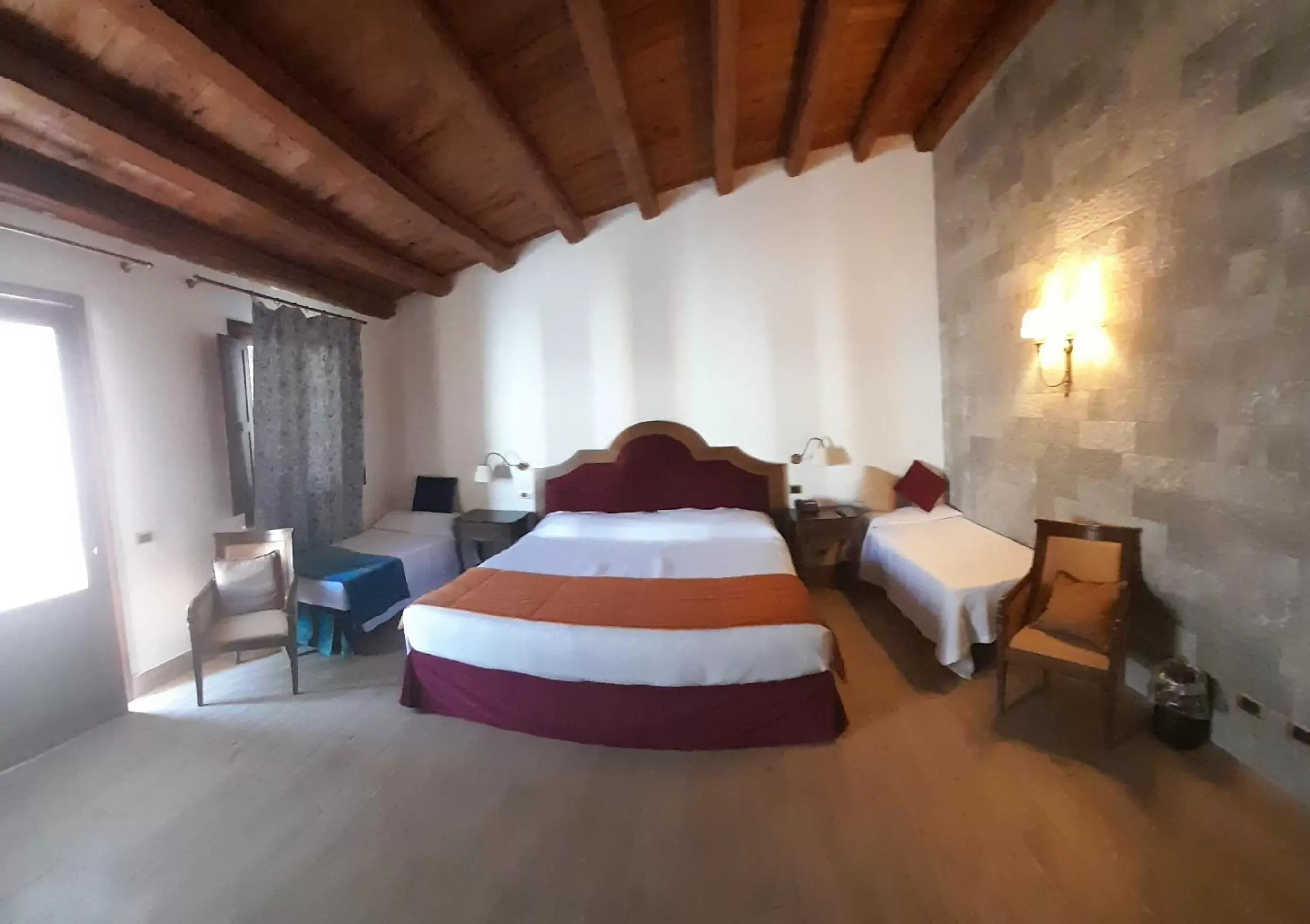 Photo of the whole room, Bed in Hotel Villa Lampedusa