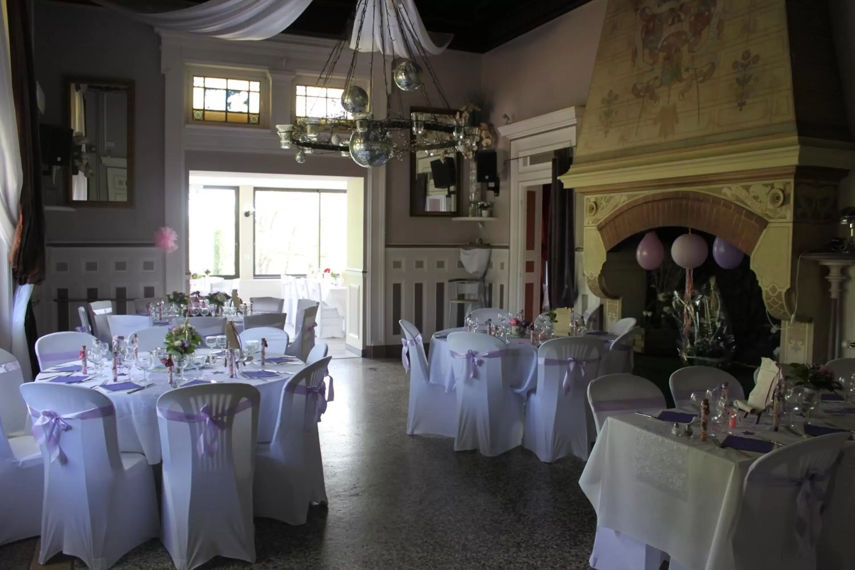 Restaurant/places to eat, Banquet Facilities in La Garenne de Morestel