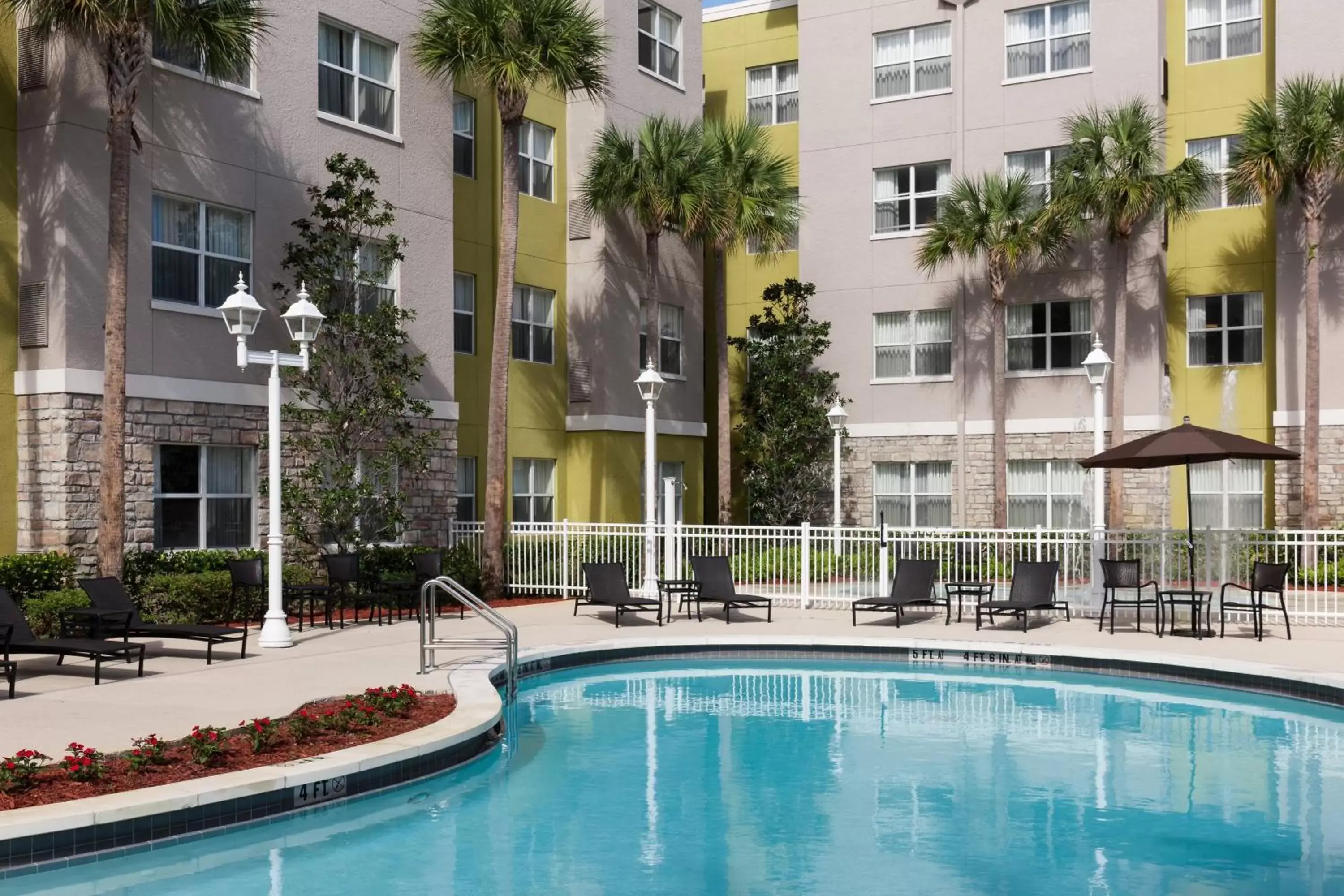 Swimming pool, Property Building in Residence Inn by Marriott Fort Lauderdale Airport & Cruise Port