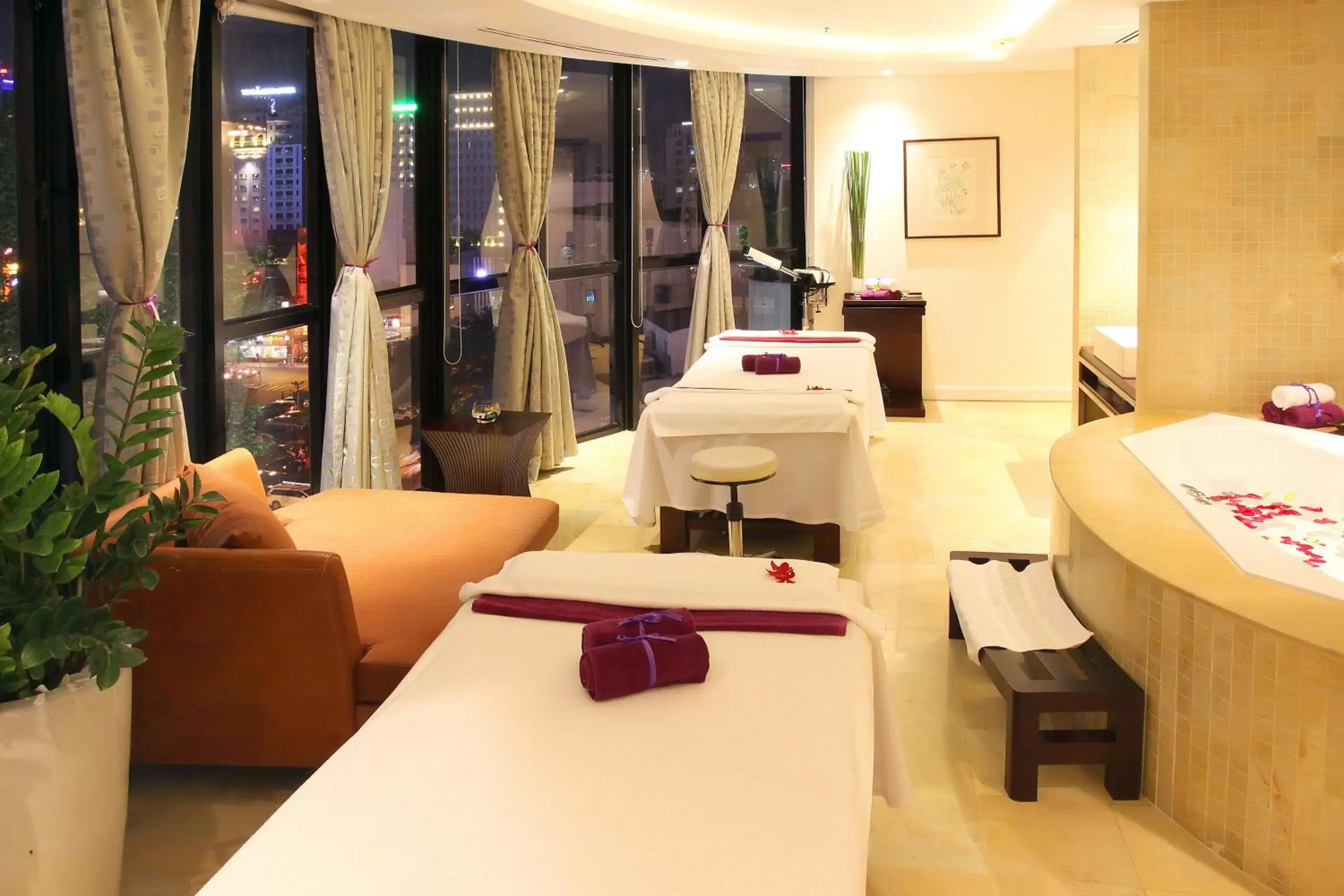 Spa and wellness centre/facilities in Caravelle Saigon