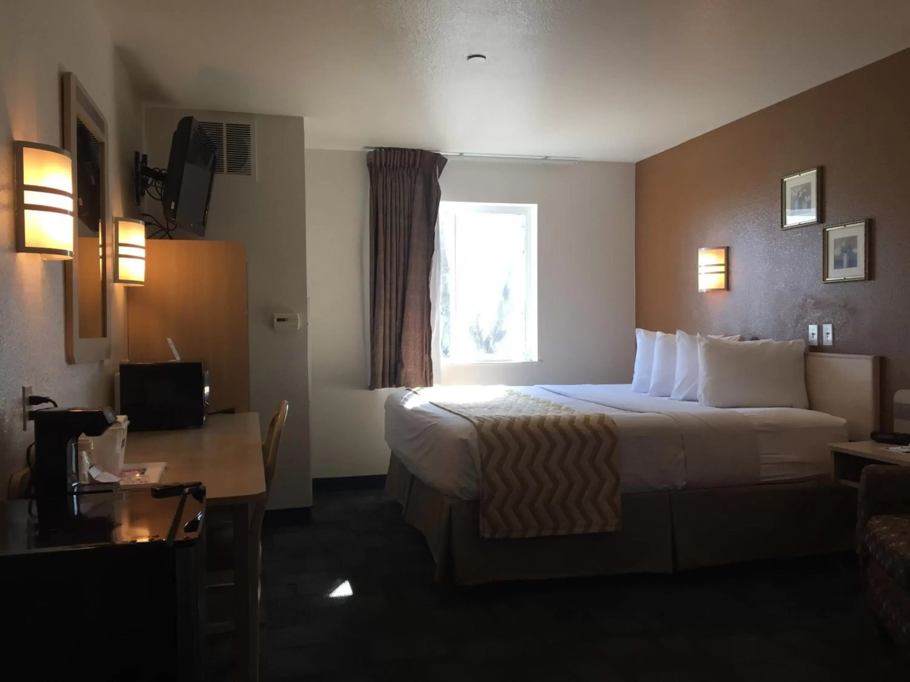 Bed in Quality Inn Yuba City-Marysville