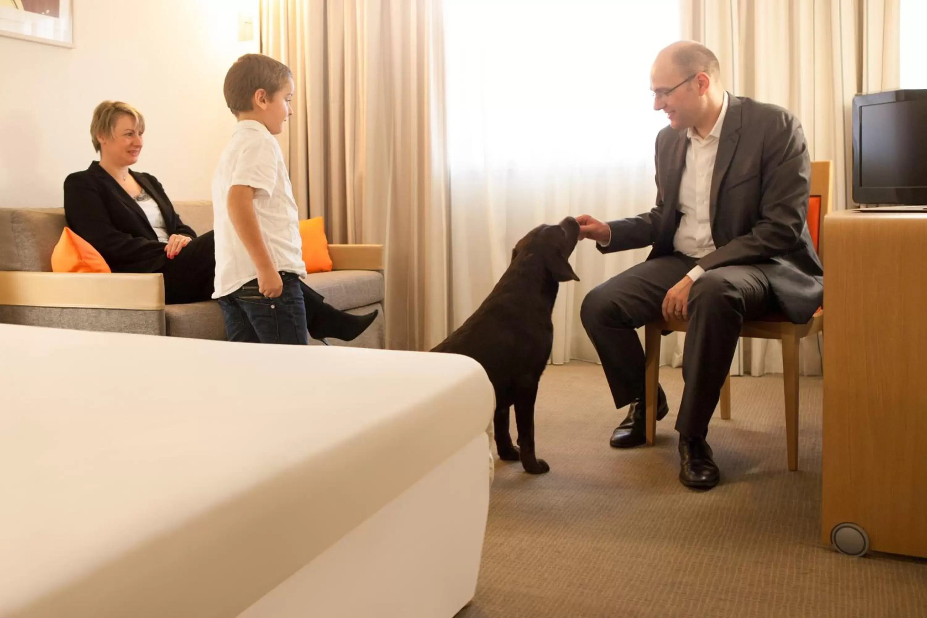 Pets, Guests in Novotel Athens