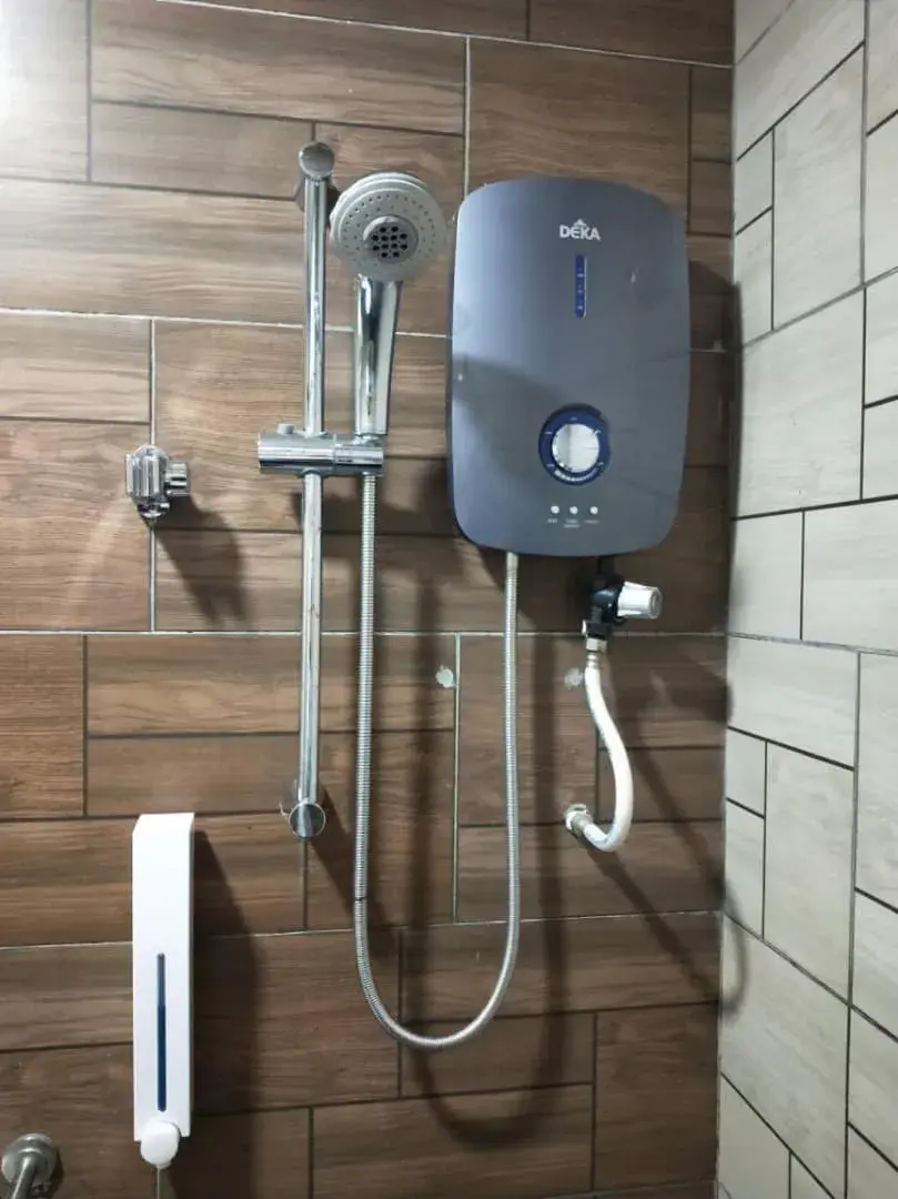 Shower, Bathroom in D'Metro Hotel