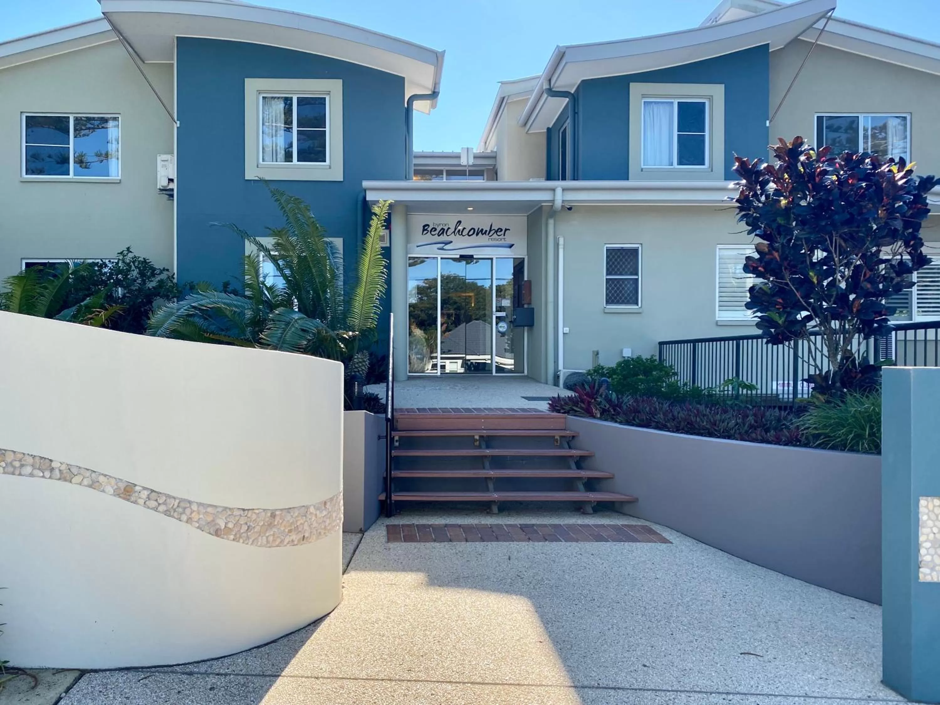 Facade/entrance, Property Building in The Byron Beachcomber