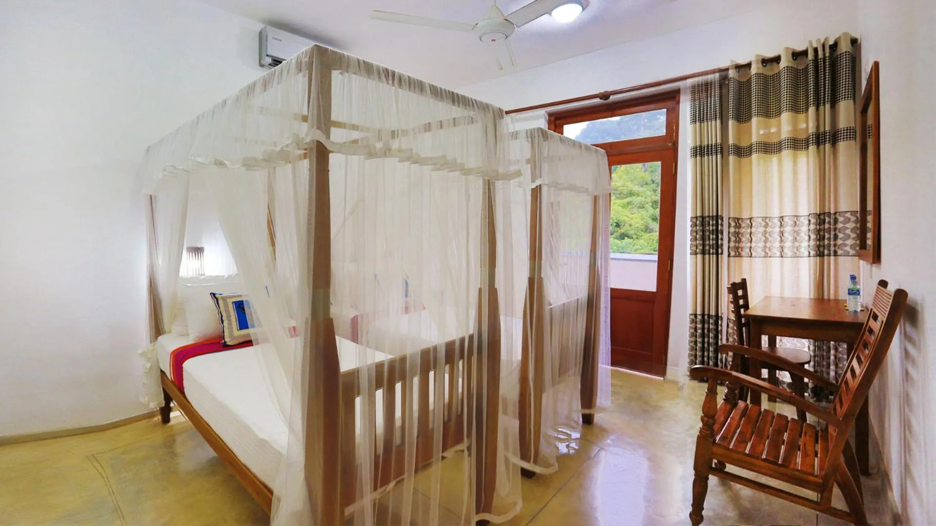 Bedroom, Bed in Hanthana House