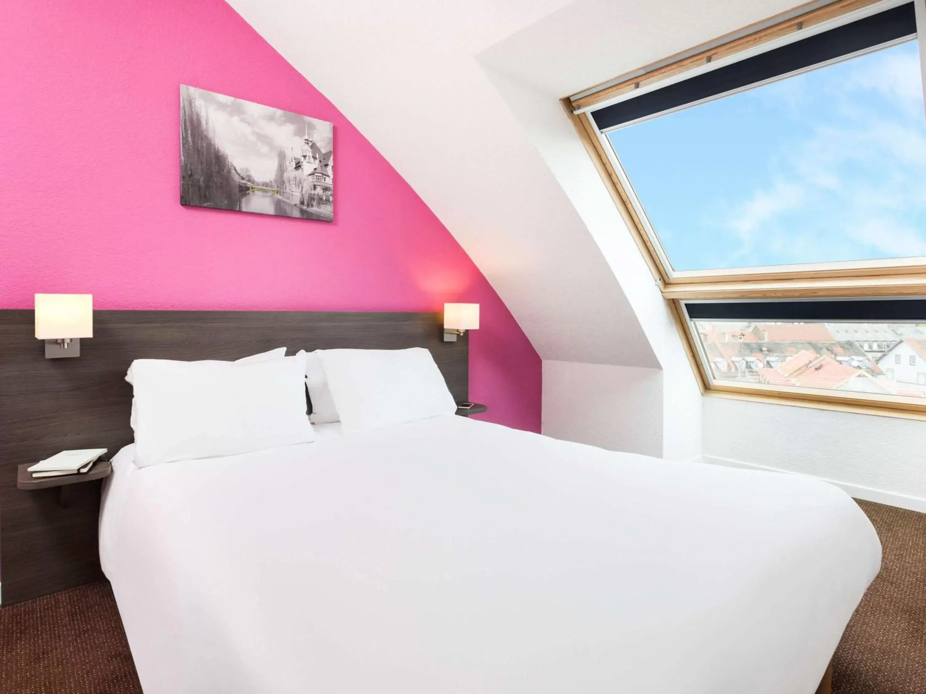 Photo of the whole room, Bed in Aparthotel Adagio Access Strasbourg Petite France