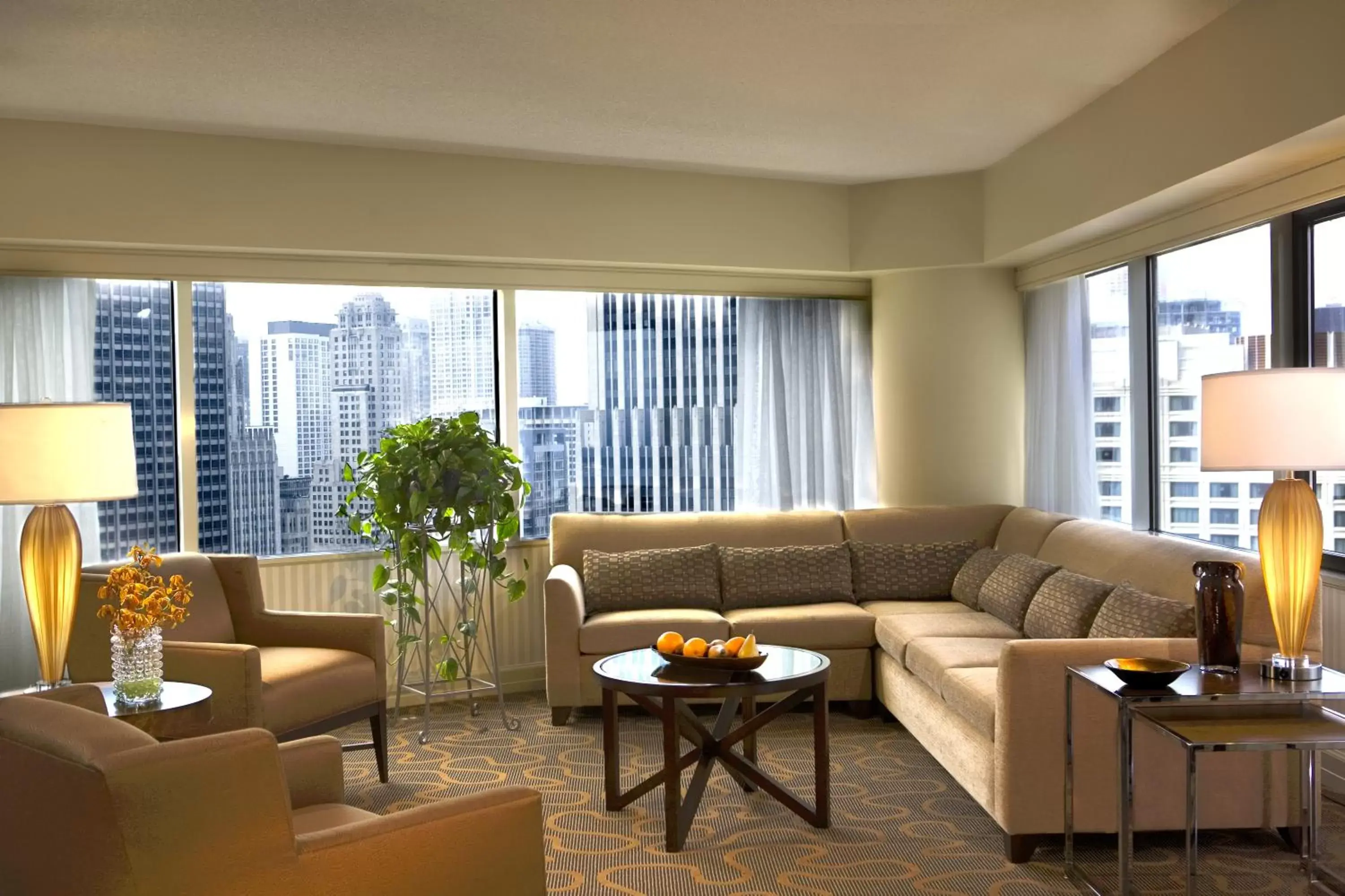 Living room, Seating Area in Swissotel Chicago