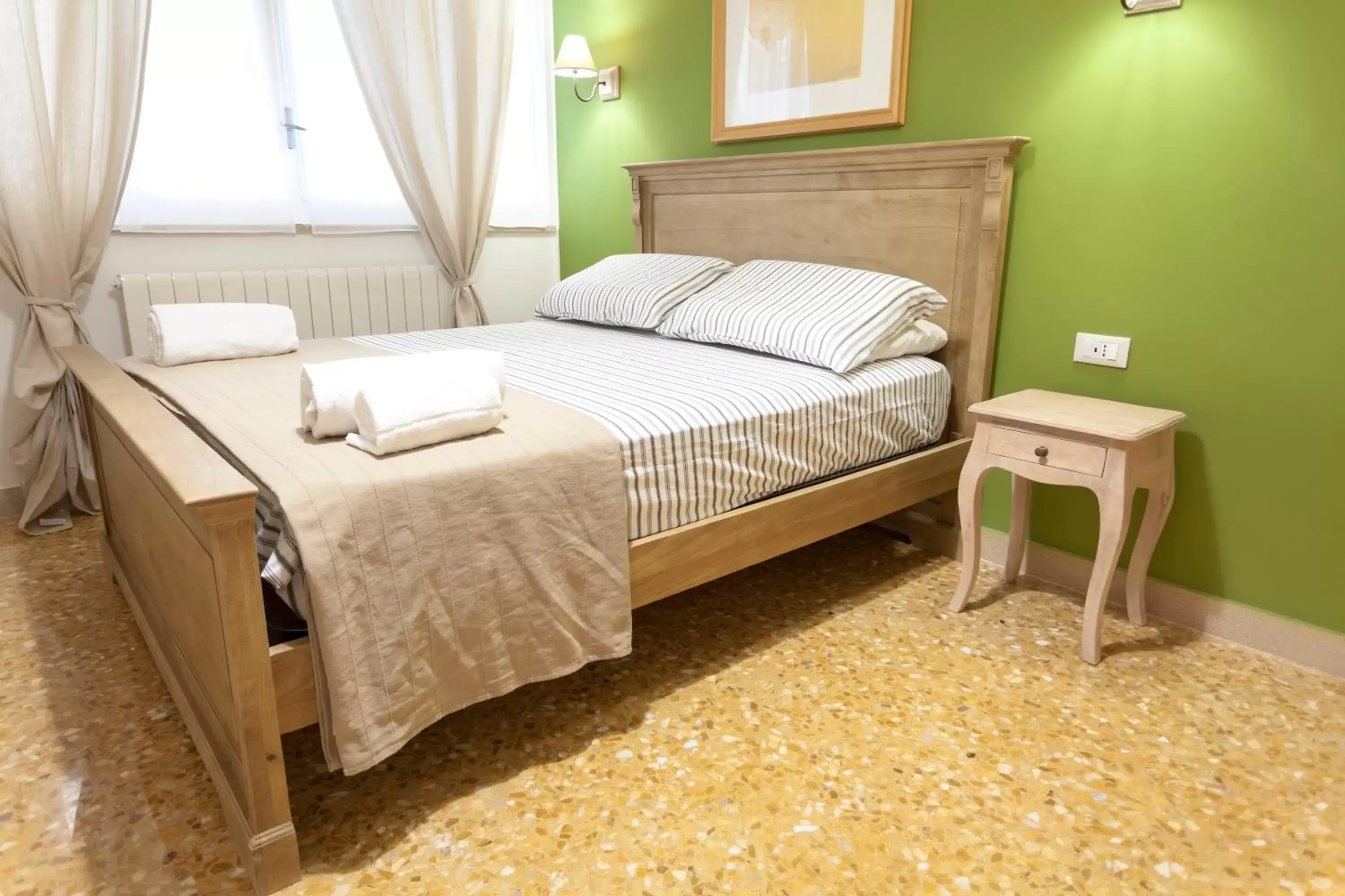 Photo of the whole room, Bed in Piazza Marina