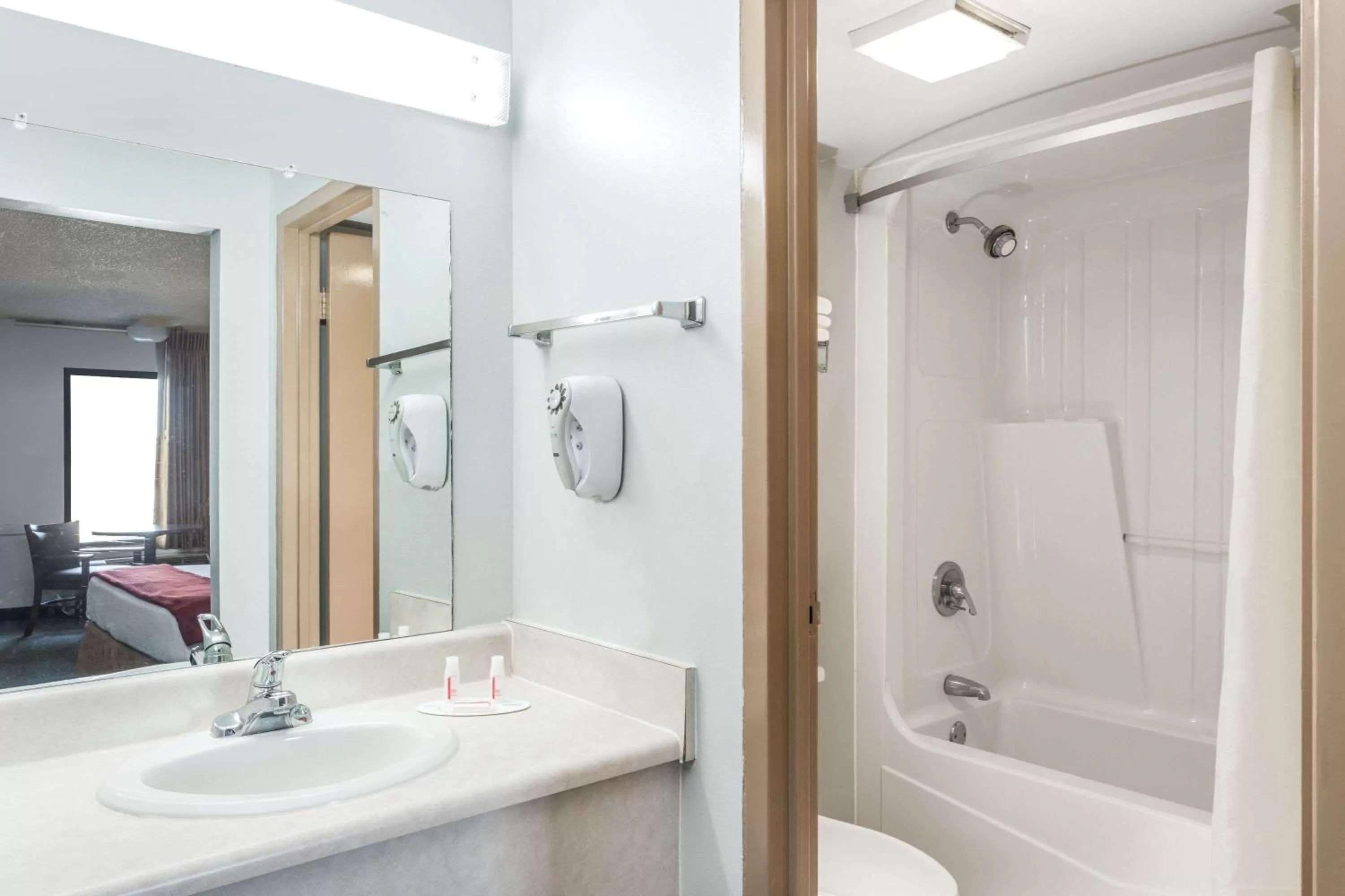 Bathroom in Super 8 by Wyndham Adel GA I-75