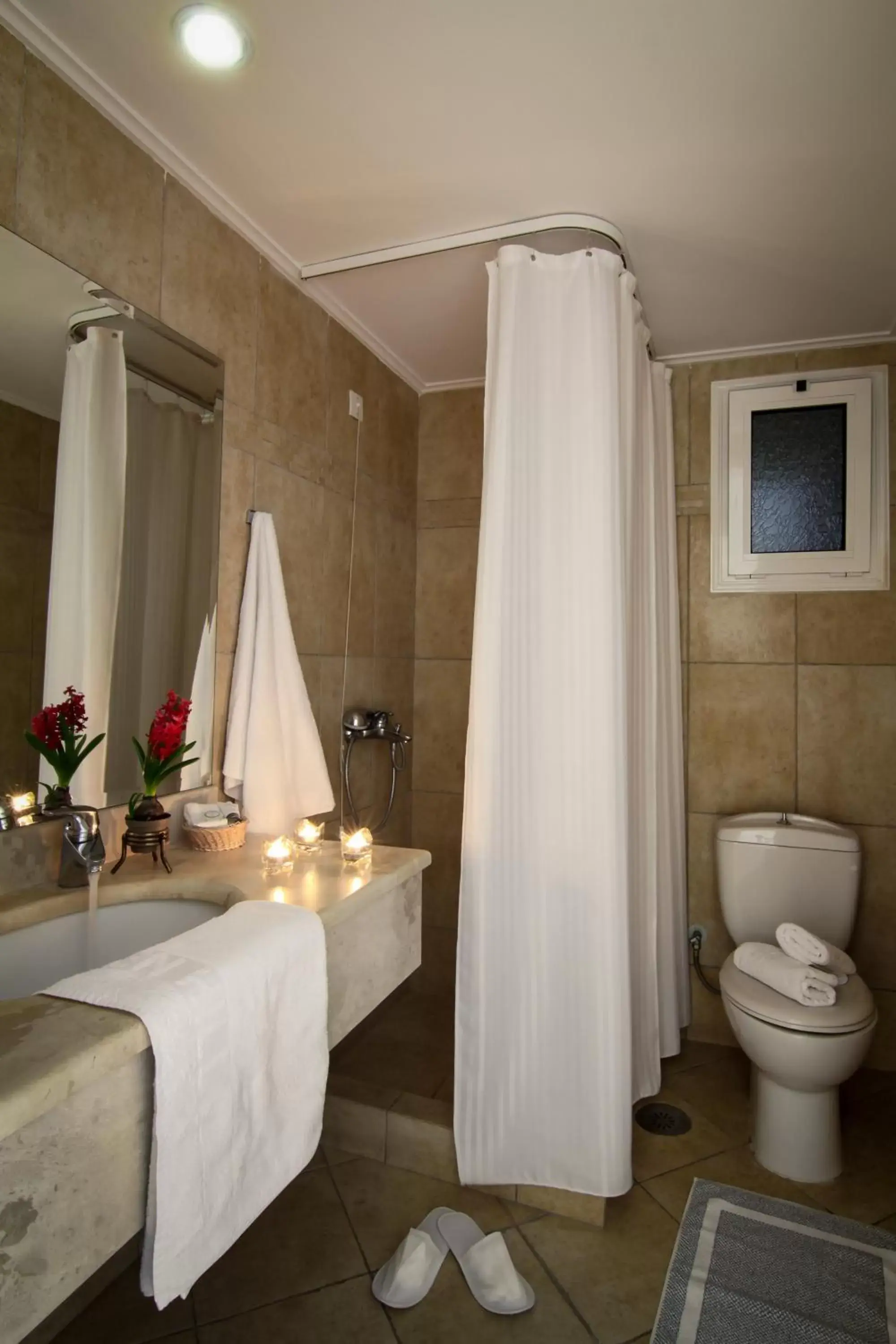 Bathroom in Green Hill Hotel
