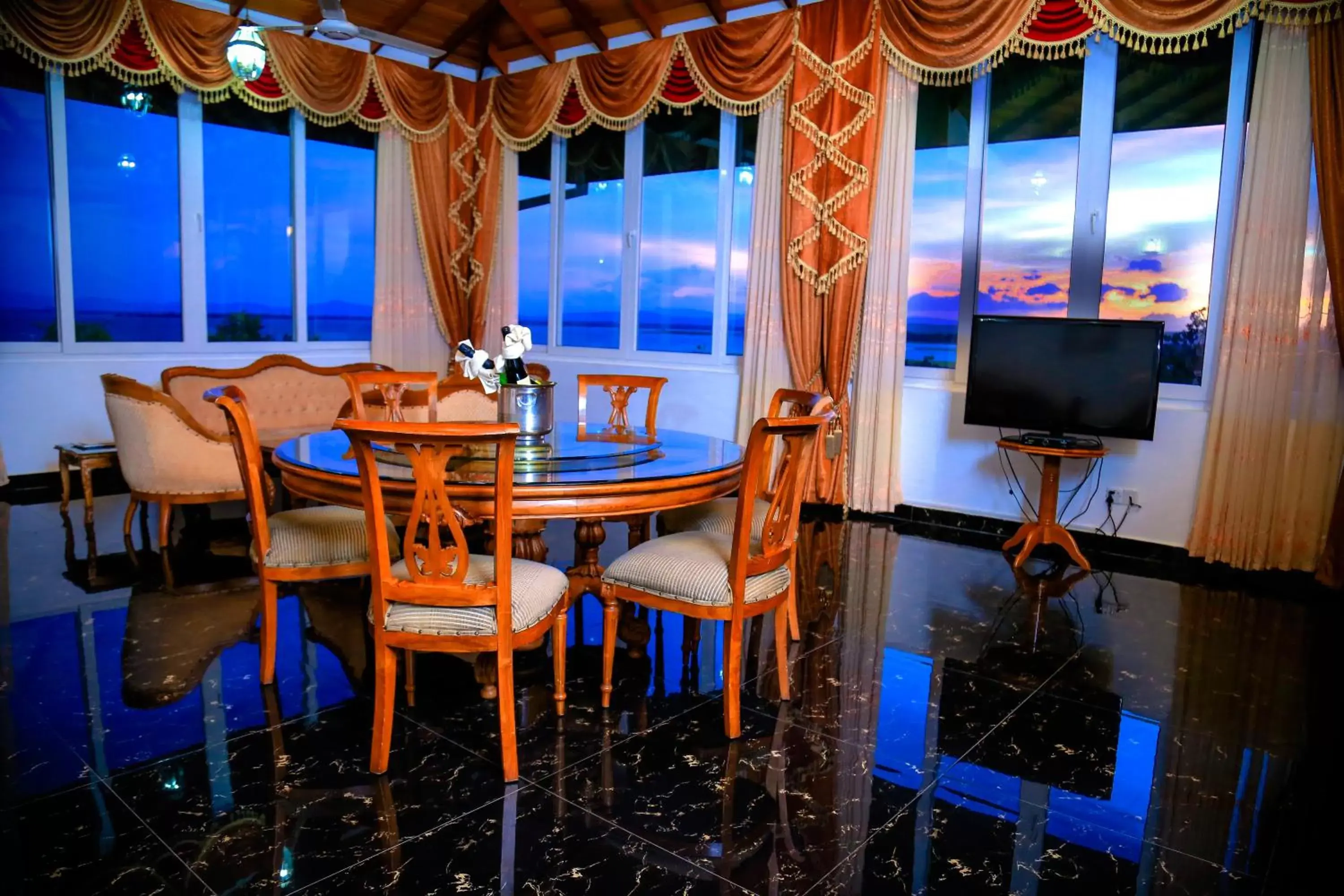 Dining area, Restaurant/Places to Eat in Hotel Sudu Araliya