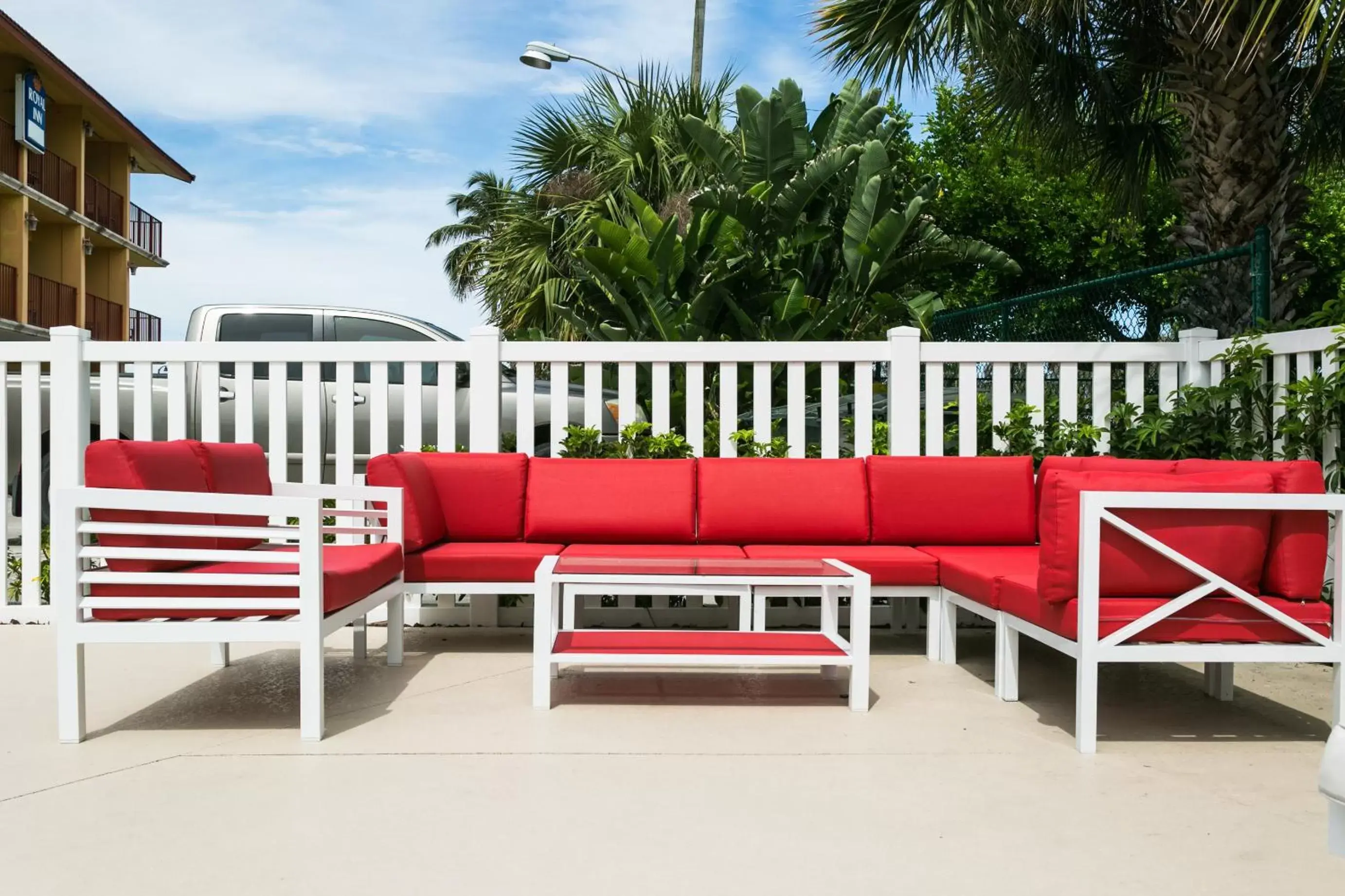 Swimming pool in Royal Inn Beach Hutchinson Island